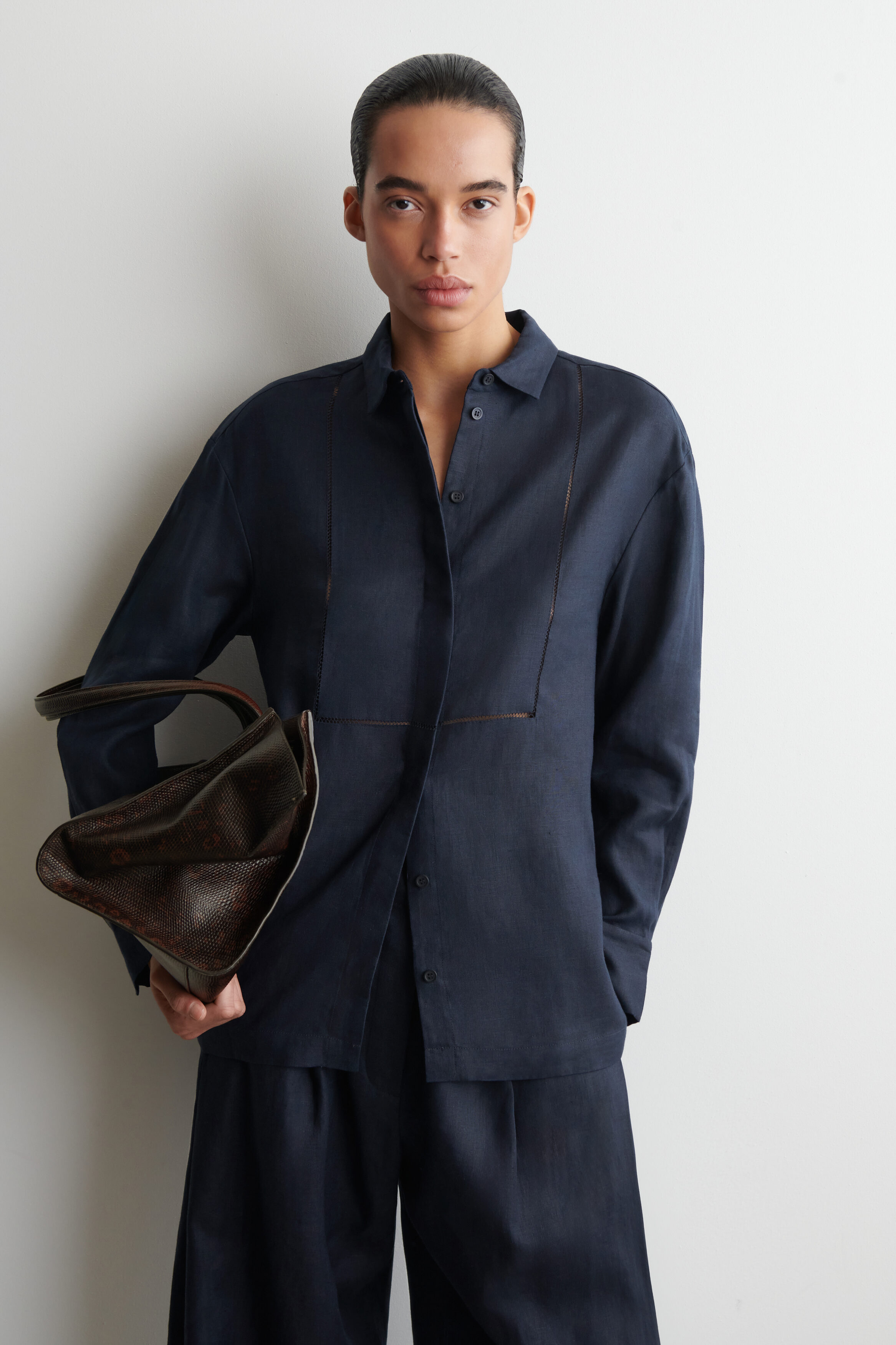 EMBROIDERED-DETAIL LINEN SHIRT - NAVY | COS CA
