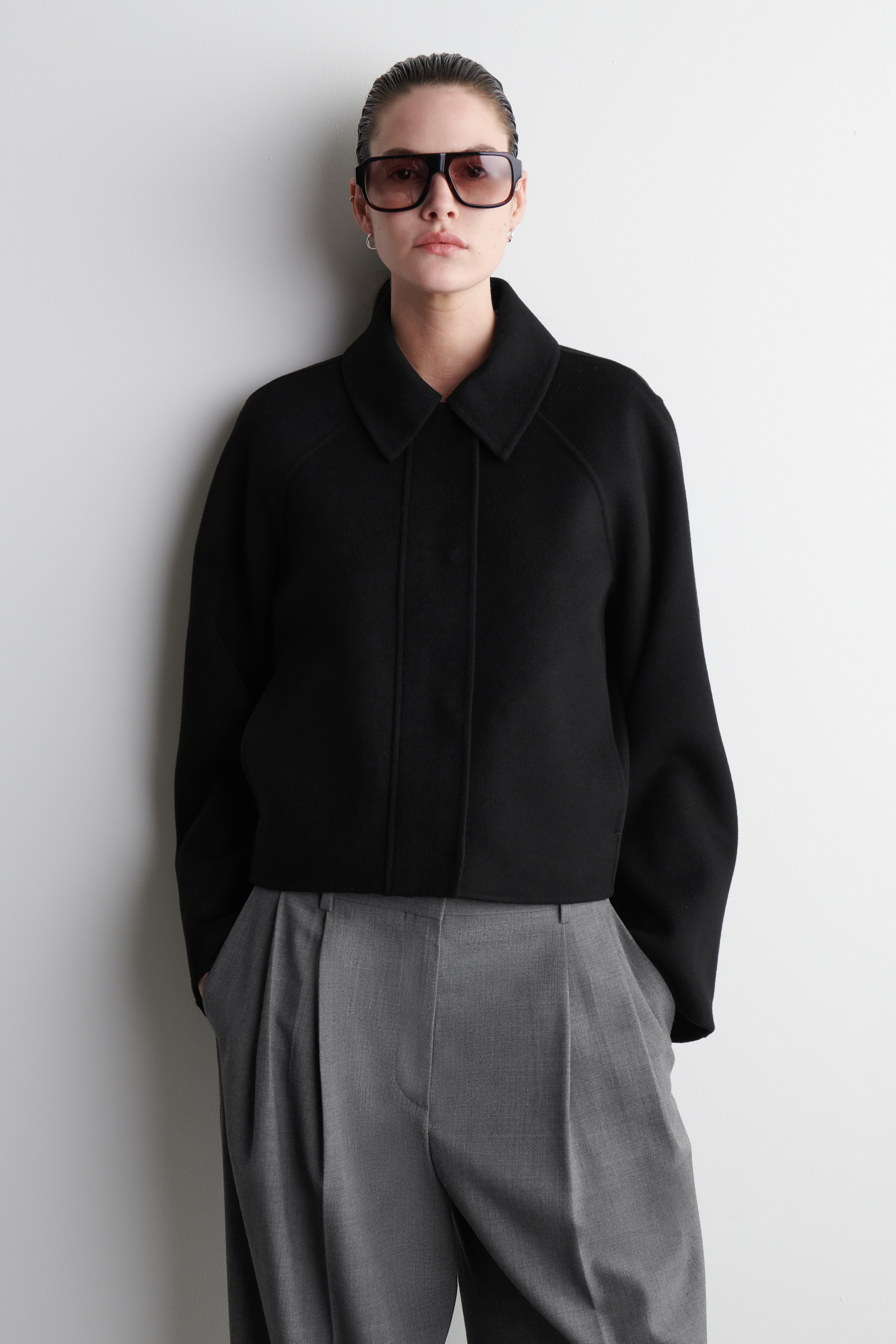 Agrandir l'image: VESTE COURTE EN LAINE DOUBLE FACE - NOIR - FEMME | H&M FR 1