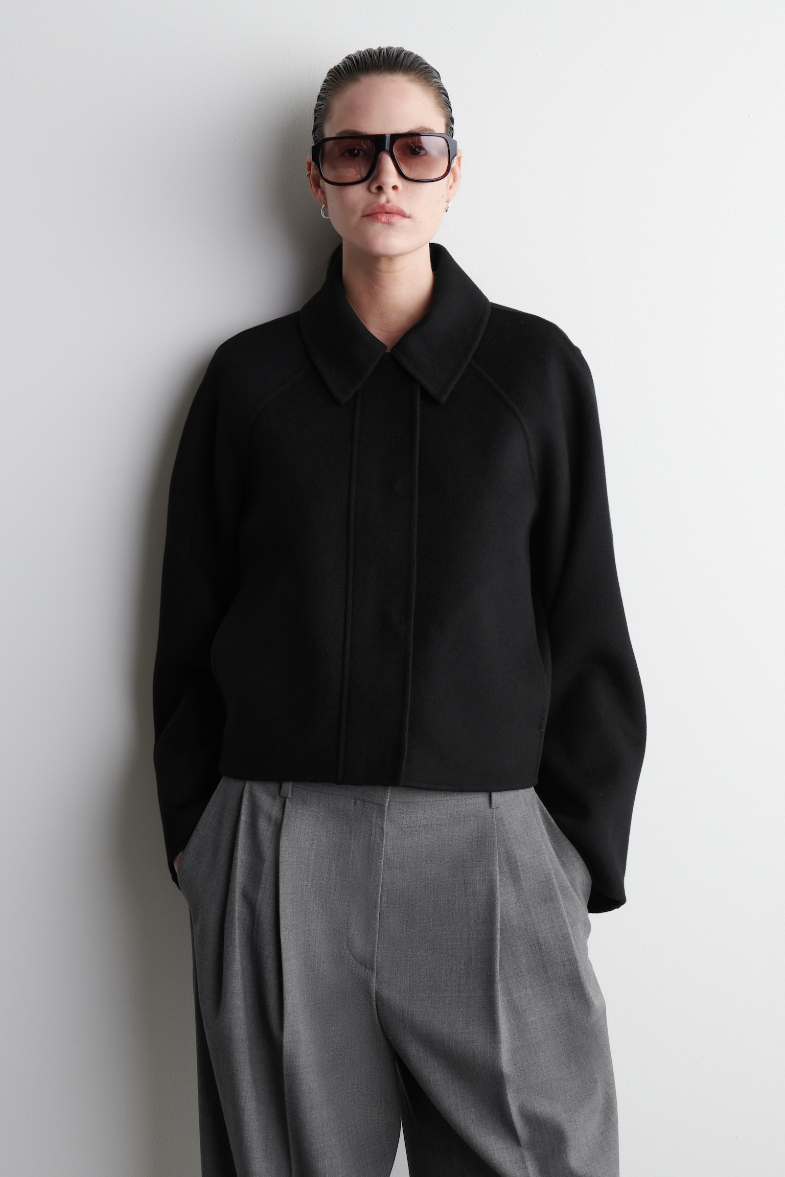 CHAQUETA CORTA DE LANA DE DOBLE FAZ - NEGRO
