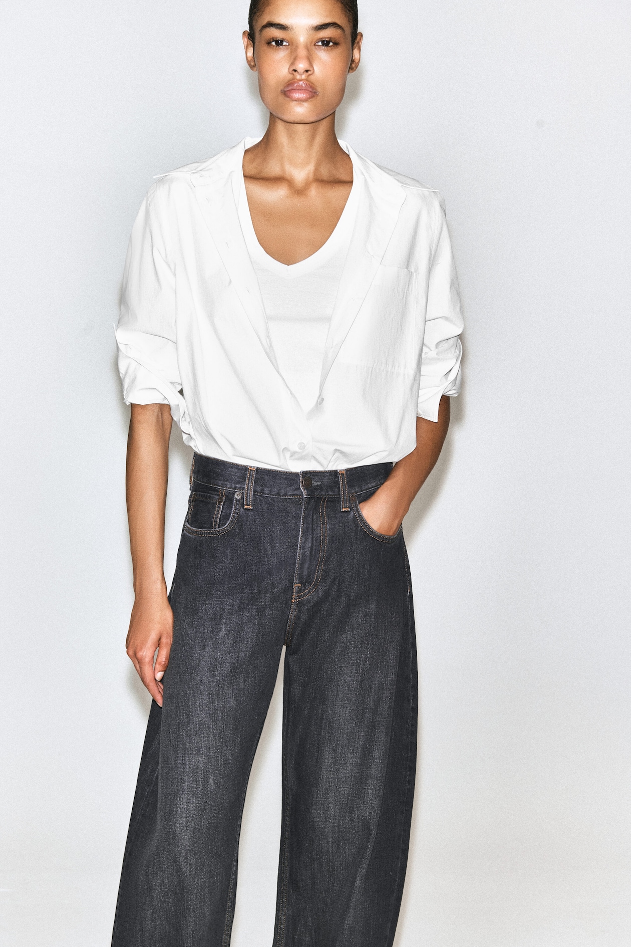 INLET CURVED-LEG JEANS — DARK GRAY
