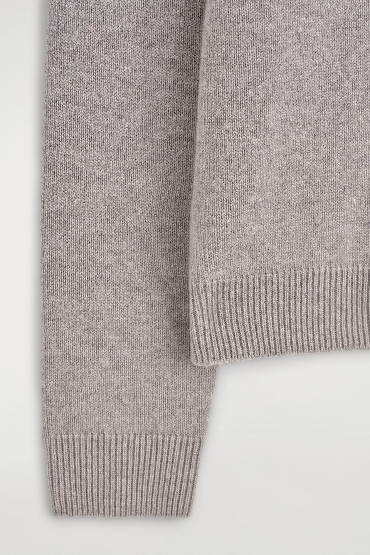 PURE CASHMERE CREW-NECK SWEATER — LIGHT GRAY