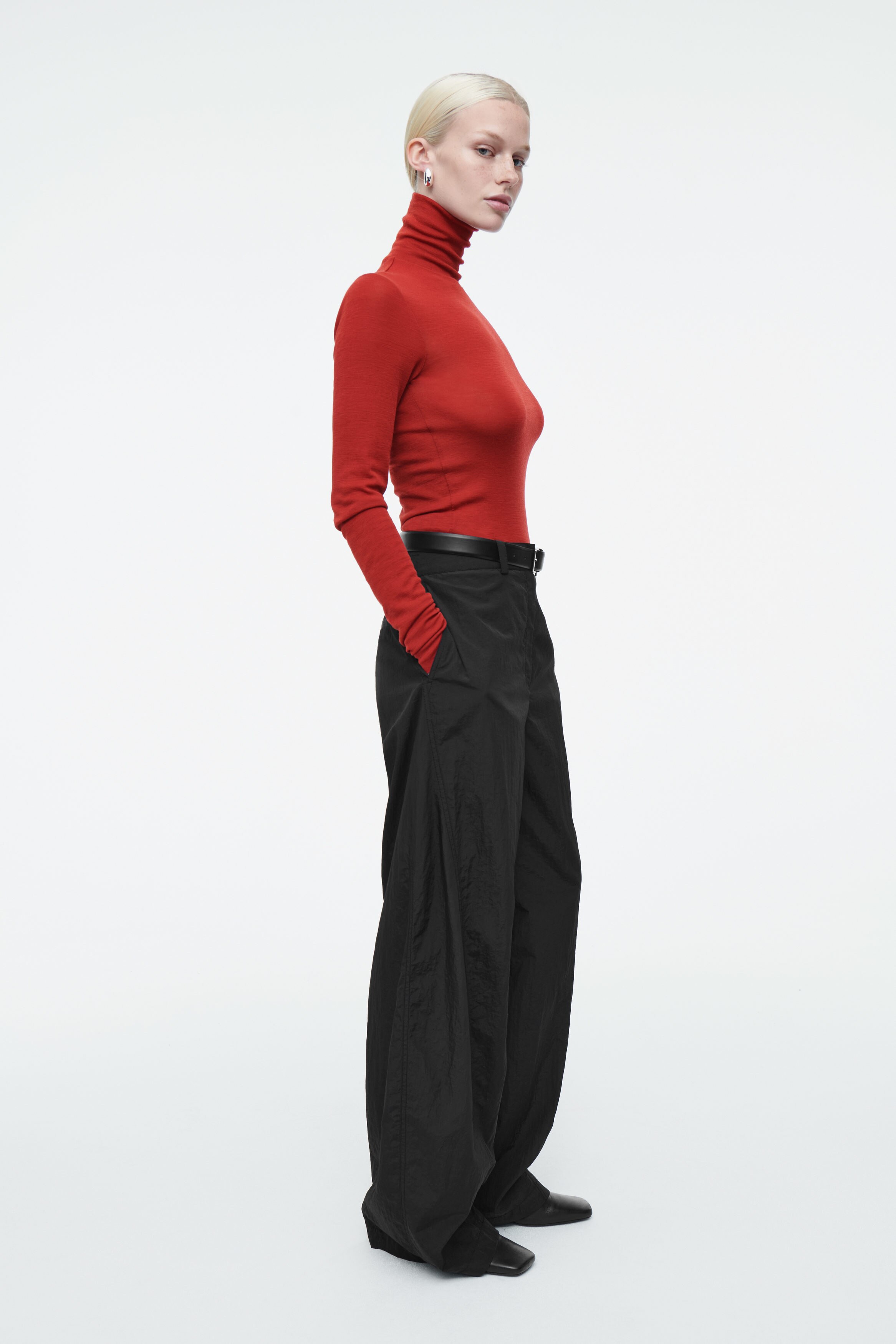 MERINO WOOL TURTLENECK TOP - RED | COS