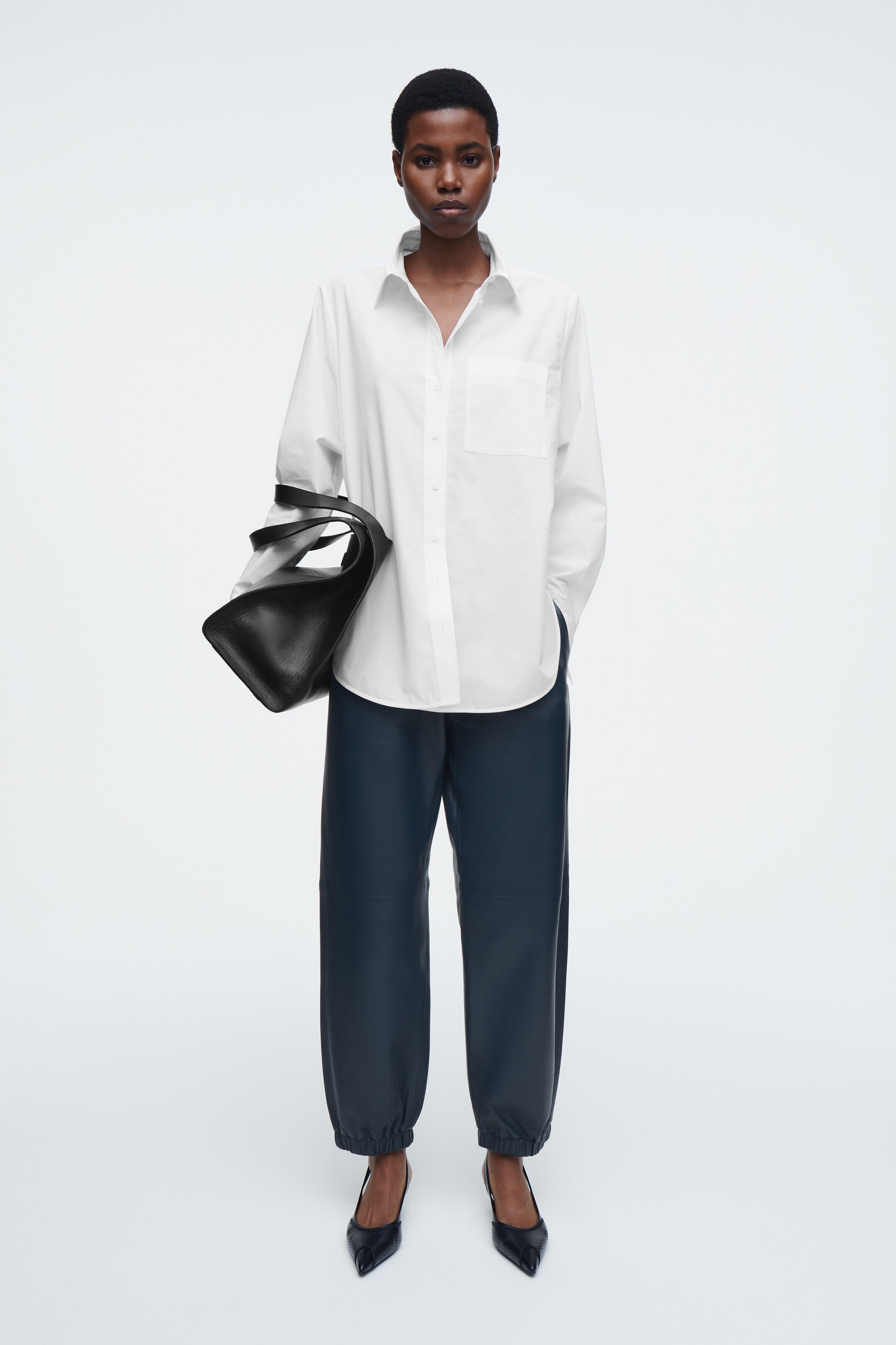 Grösseres Bild ansehen: JOGGINGHOSE AUS LEDER MIT GERADEM BEIN - NAVYBLAU - DAMEN | H&M CH 2