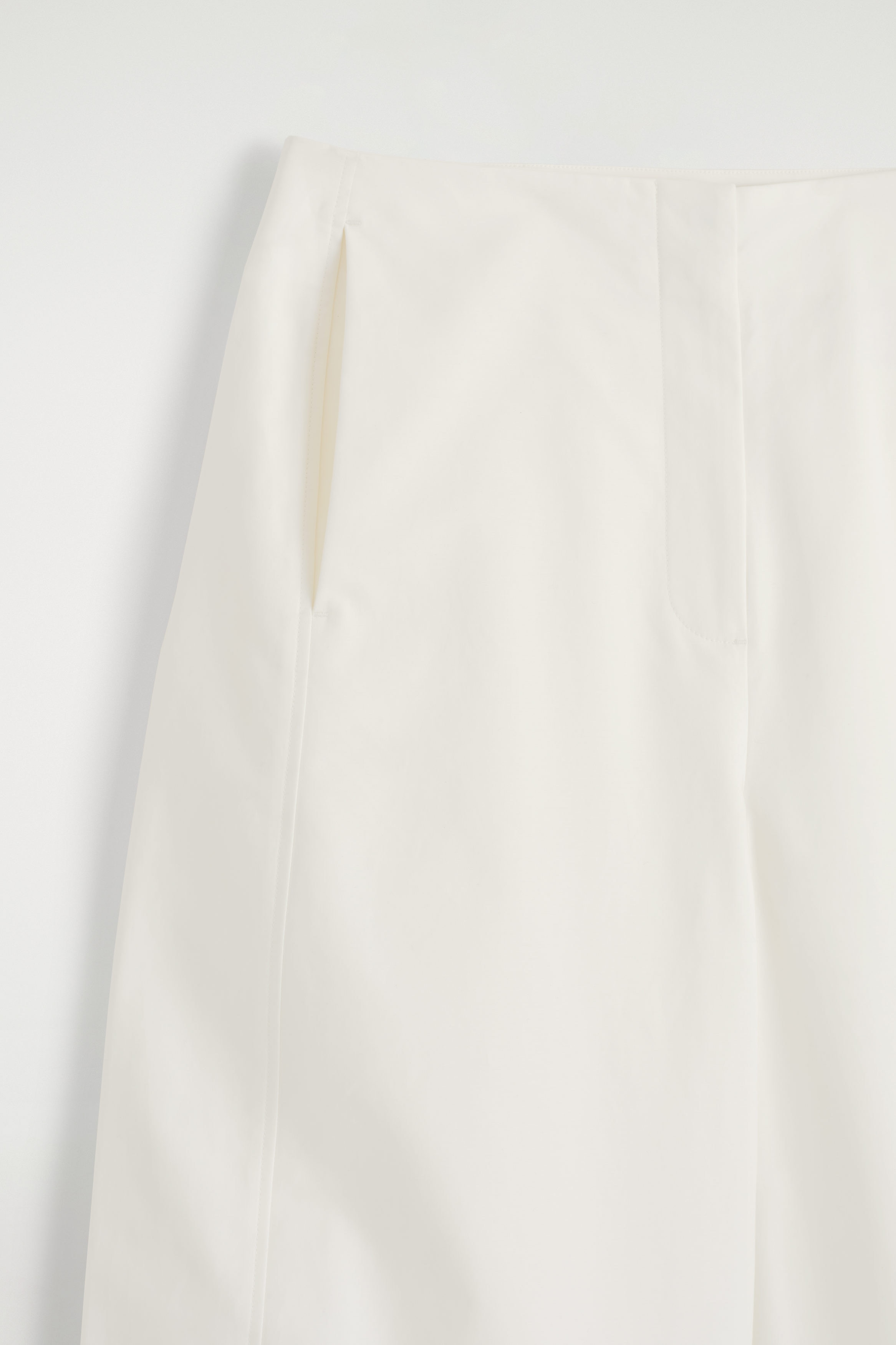 CROPPED BARREL-LEG COTTON PANTS - WHITE | COS