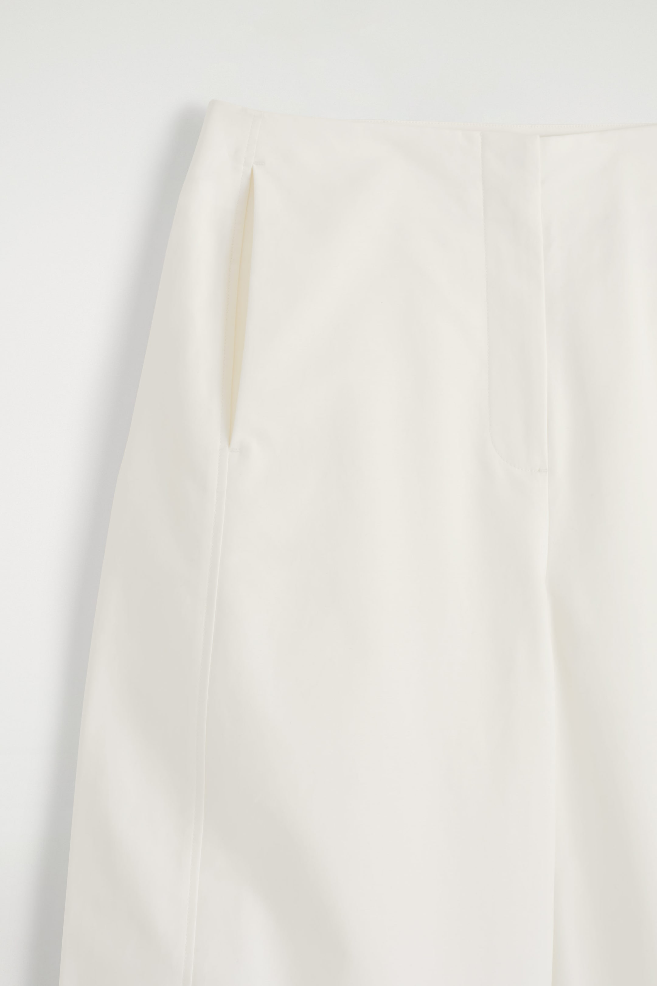 CROPPED BARREL-LEG COTTON TROUSERS