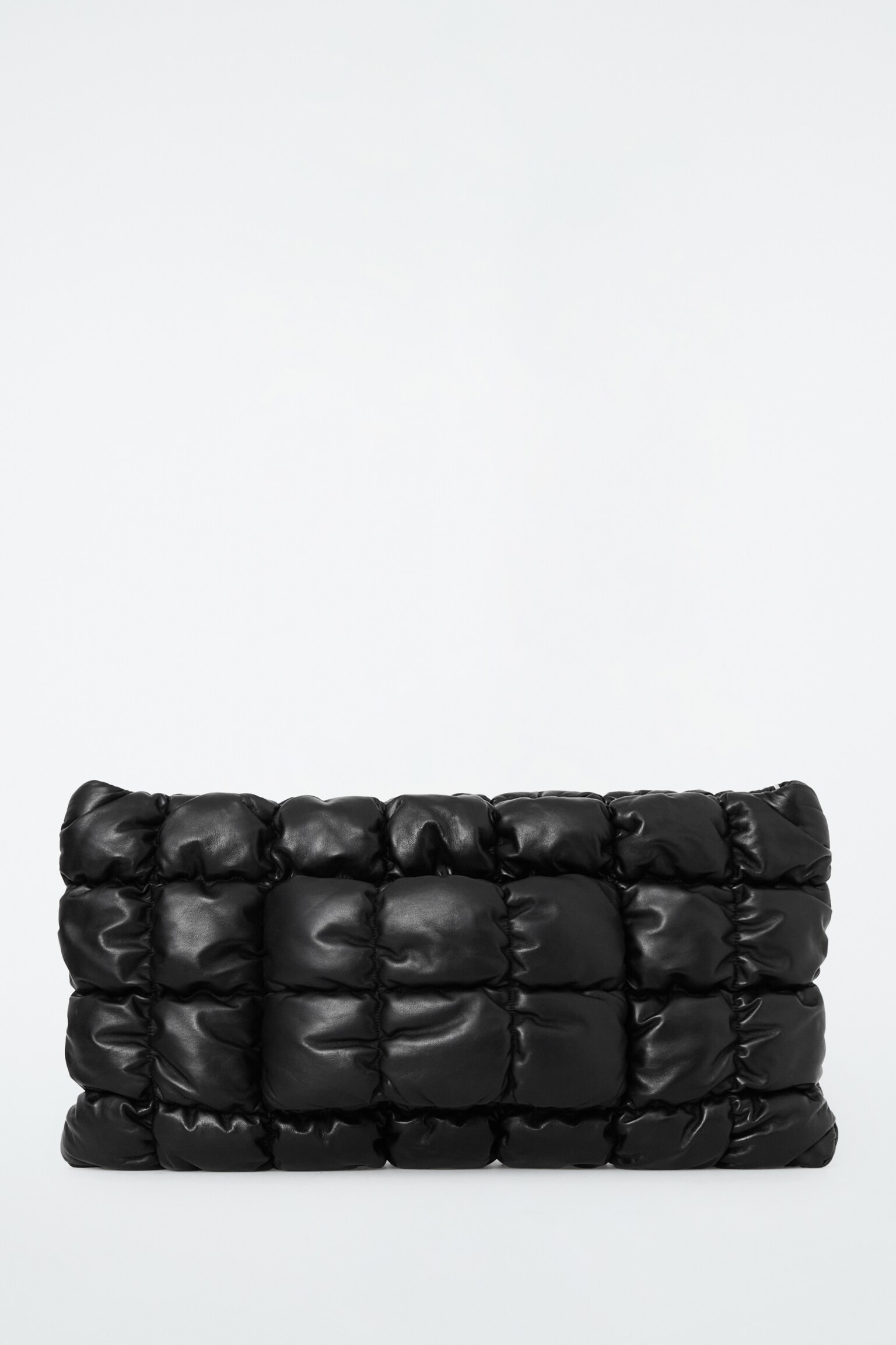 GROSSE GESTEPPTE PILLOW CLUTCH - LEDER - SCHWARZ