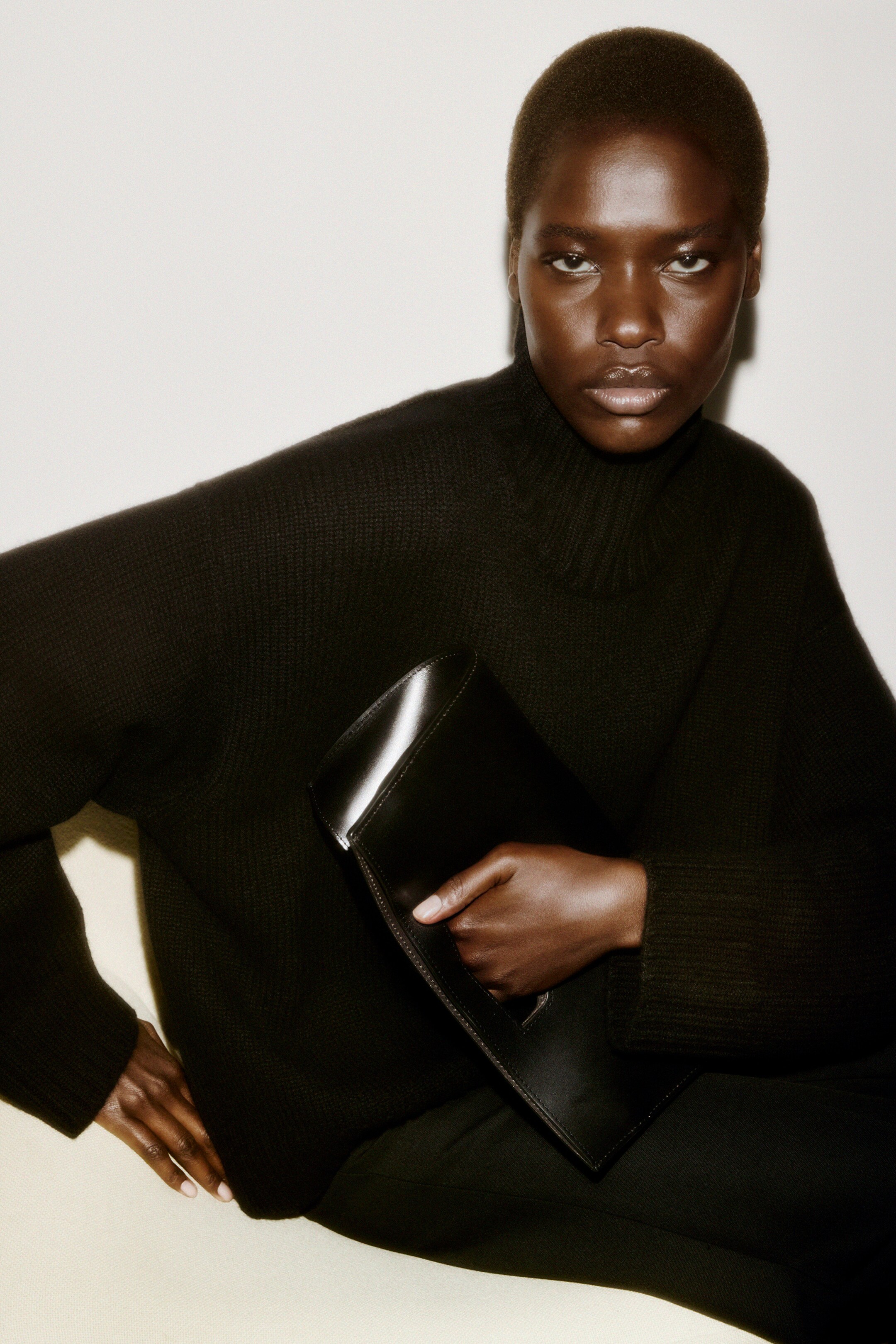 Größeres Bild anzeigen: FOLIO TASCHE - LEDER - SCHWARZ - Ladies | H&M AT 8