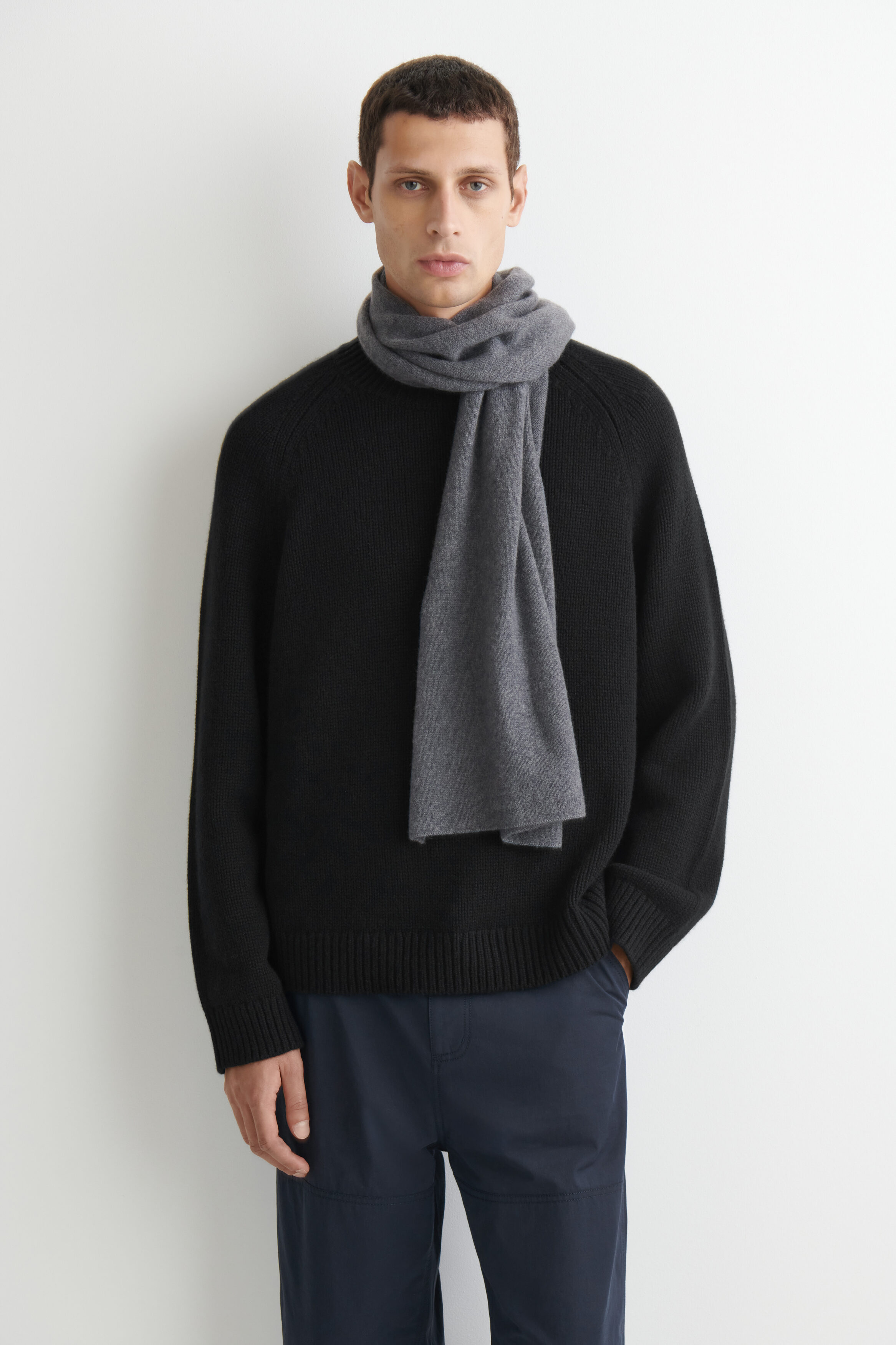 PURE CASHMERE SCARF - DARK GRAY | COS US