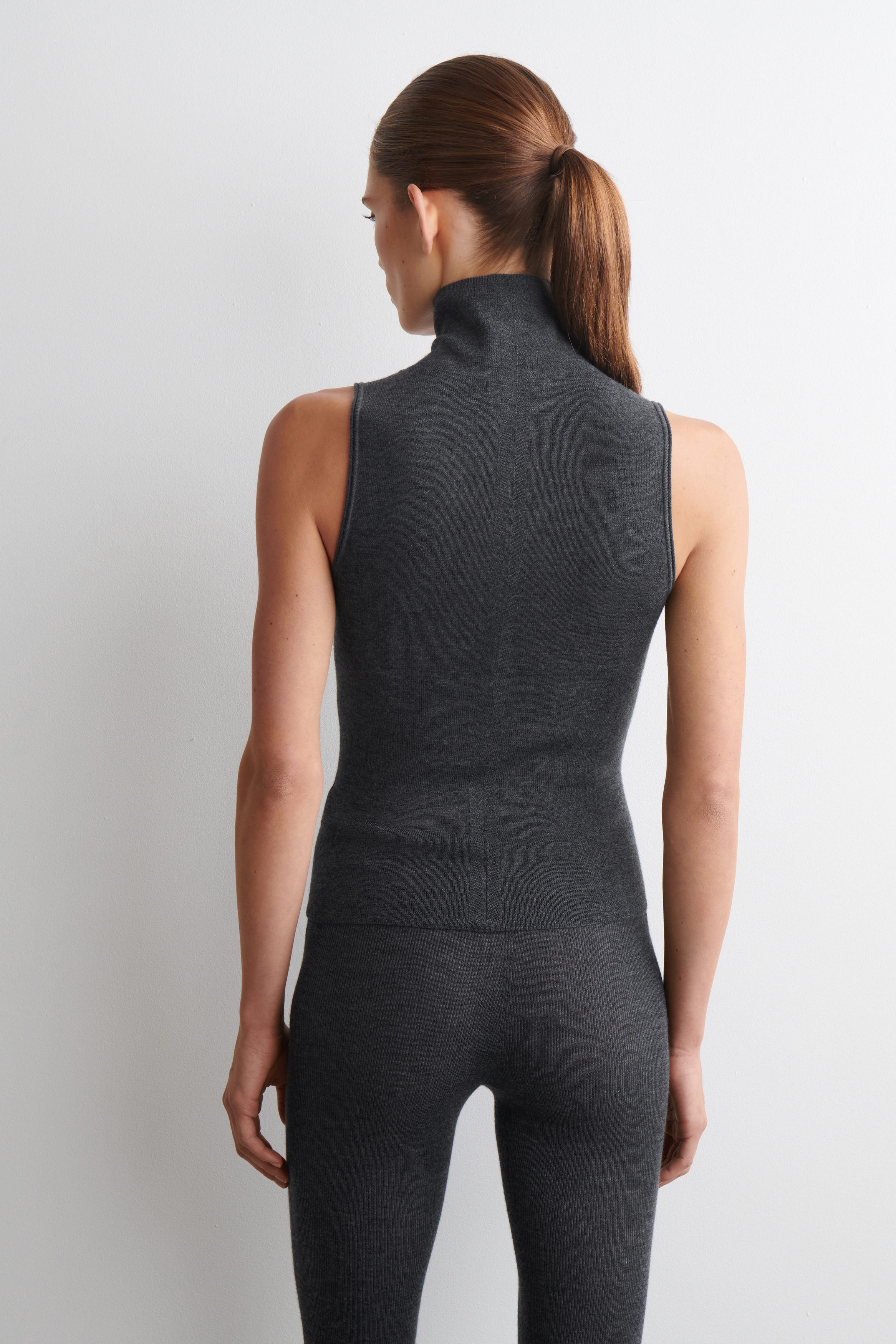 SEAMLESS MERINO WOOL TURTLENECK TOP - CHARCOAL MÉLANGE | COS US