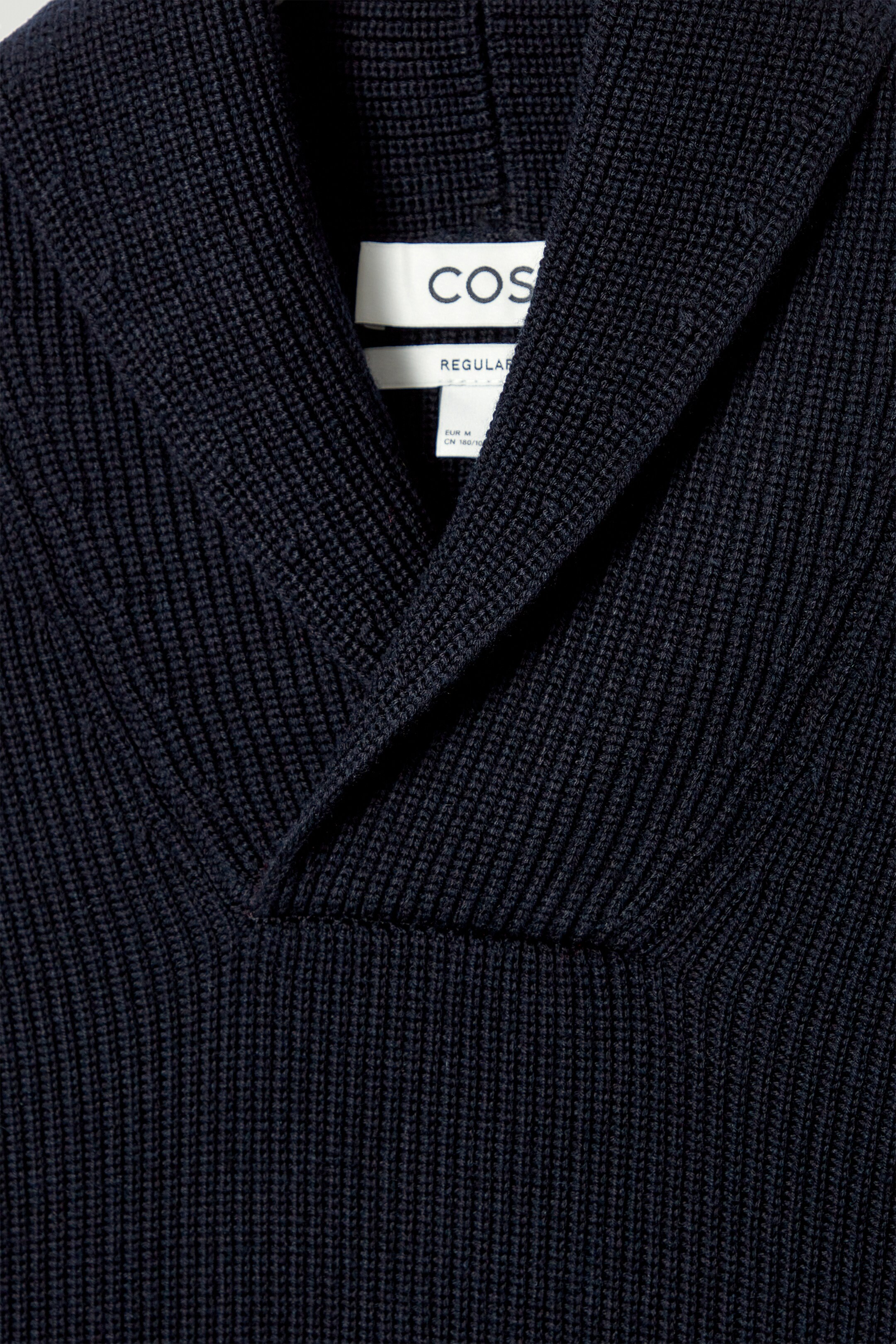 Agrandir l'image: PULL À COL CHÂLE EN LAINE MÉRINOS CÔTELÉE - BLEU MARINE - HOMME | H&M CH 8