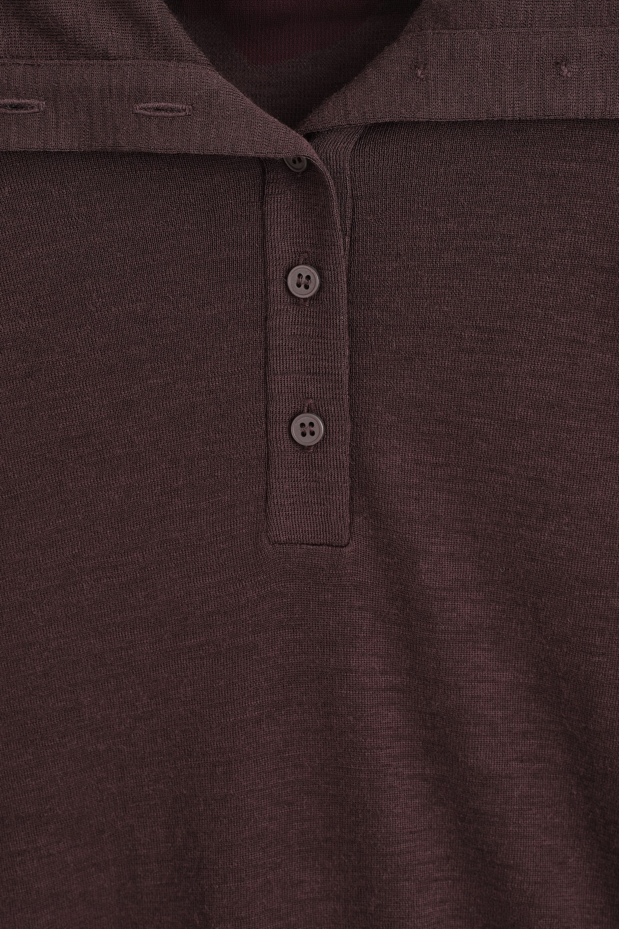 MERINO WOOL BUTTONED MOCK-NECK TOP — BURGUNDY
