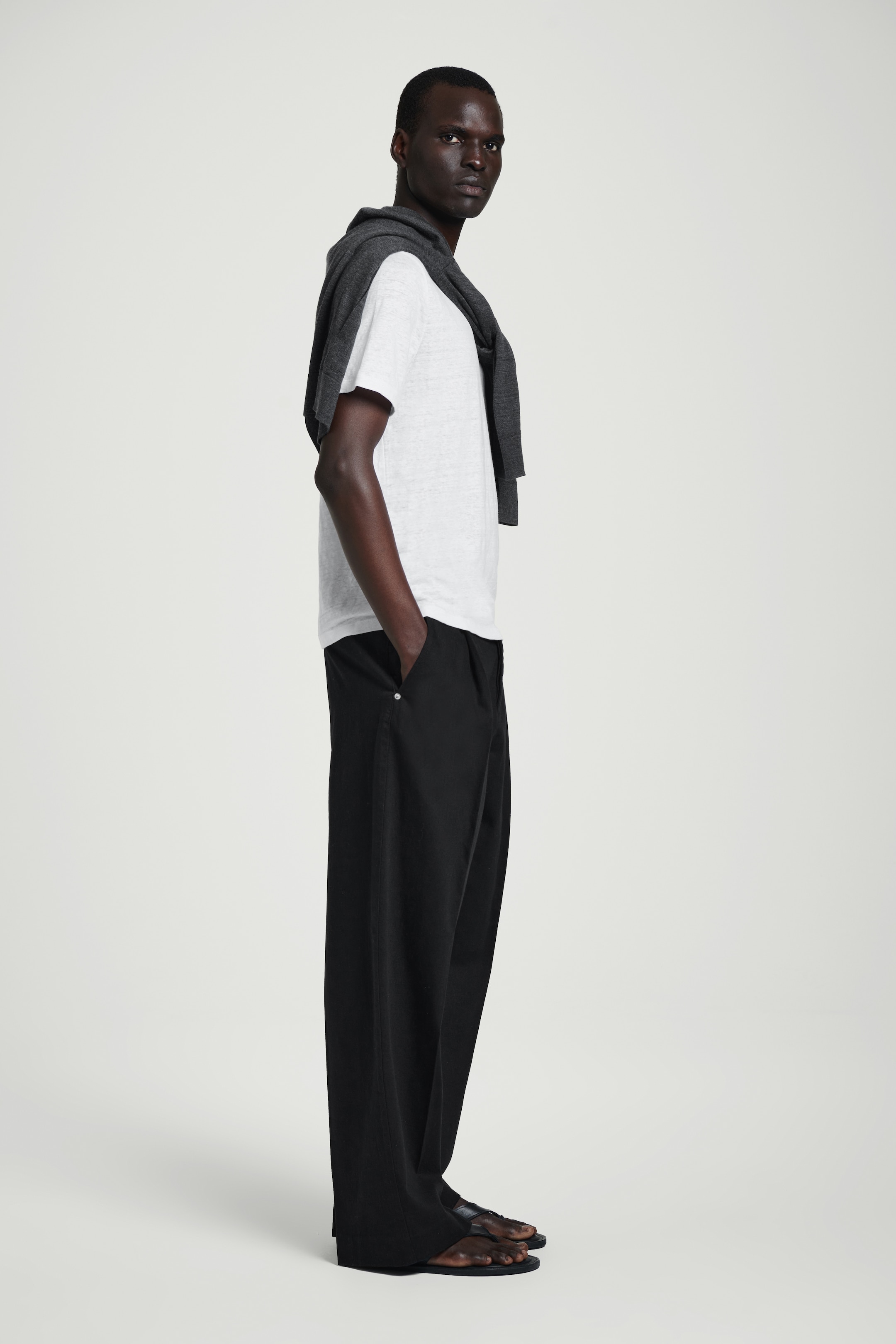 Visa större bild: T-SHIRT I LINNE - VIT - HERR | H&M SE 3