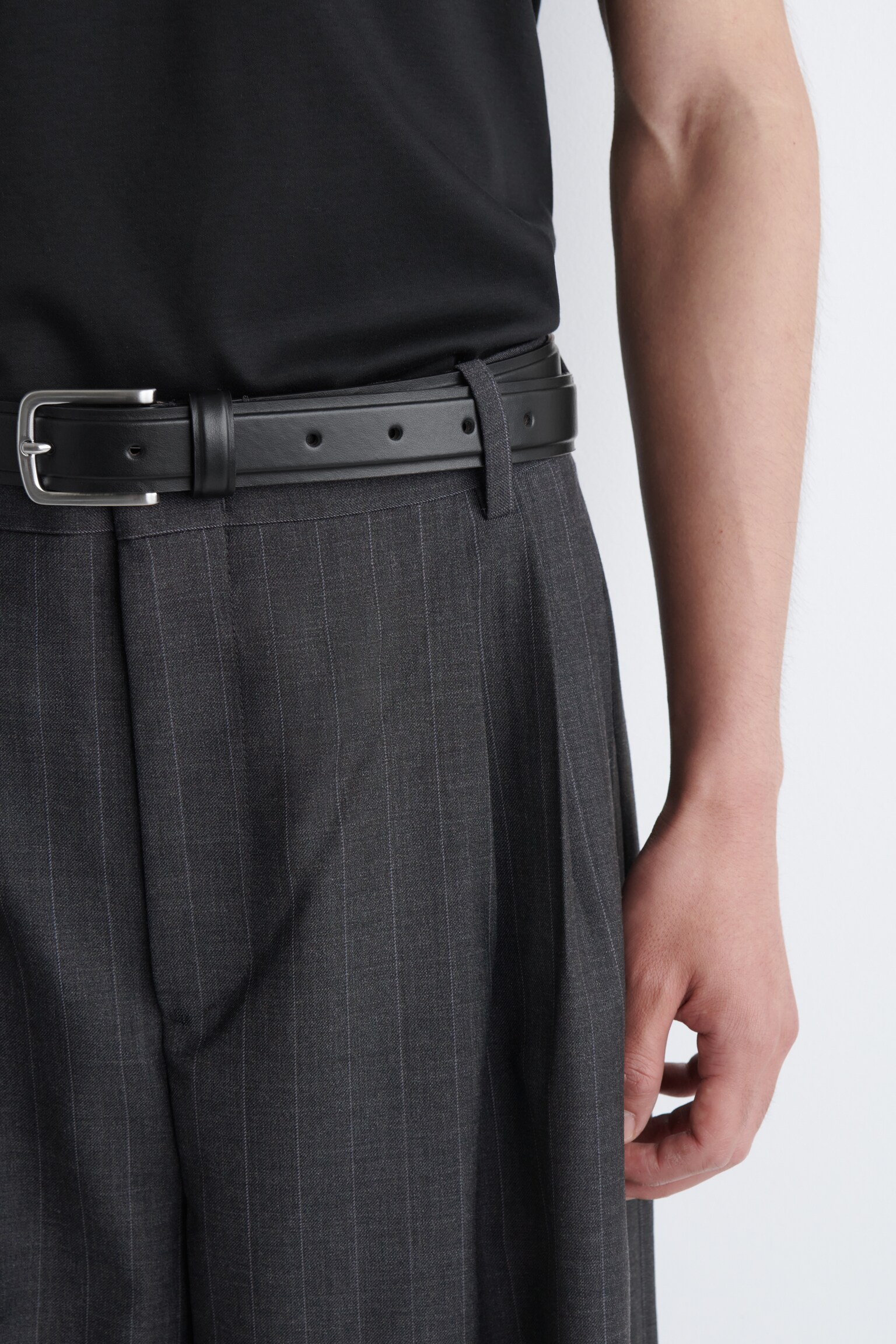 MERINO WOOL WIDE-LEG TROUSERS - BLACK / PINSTRIPED - 7