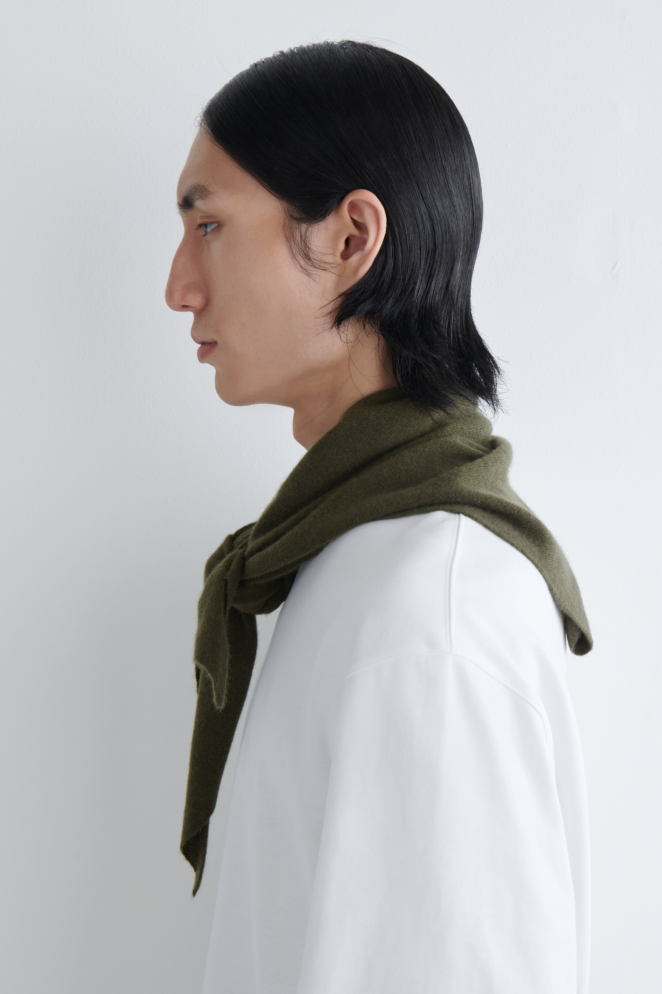 Ingrandisci l'immagine: CASHMERE TRIANGLE SCARF - DARK KHAKI - UOMO | H&M CH 4