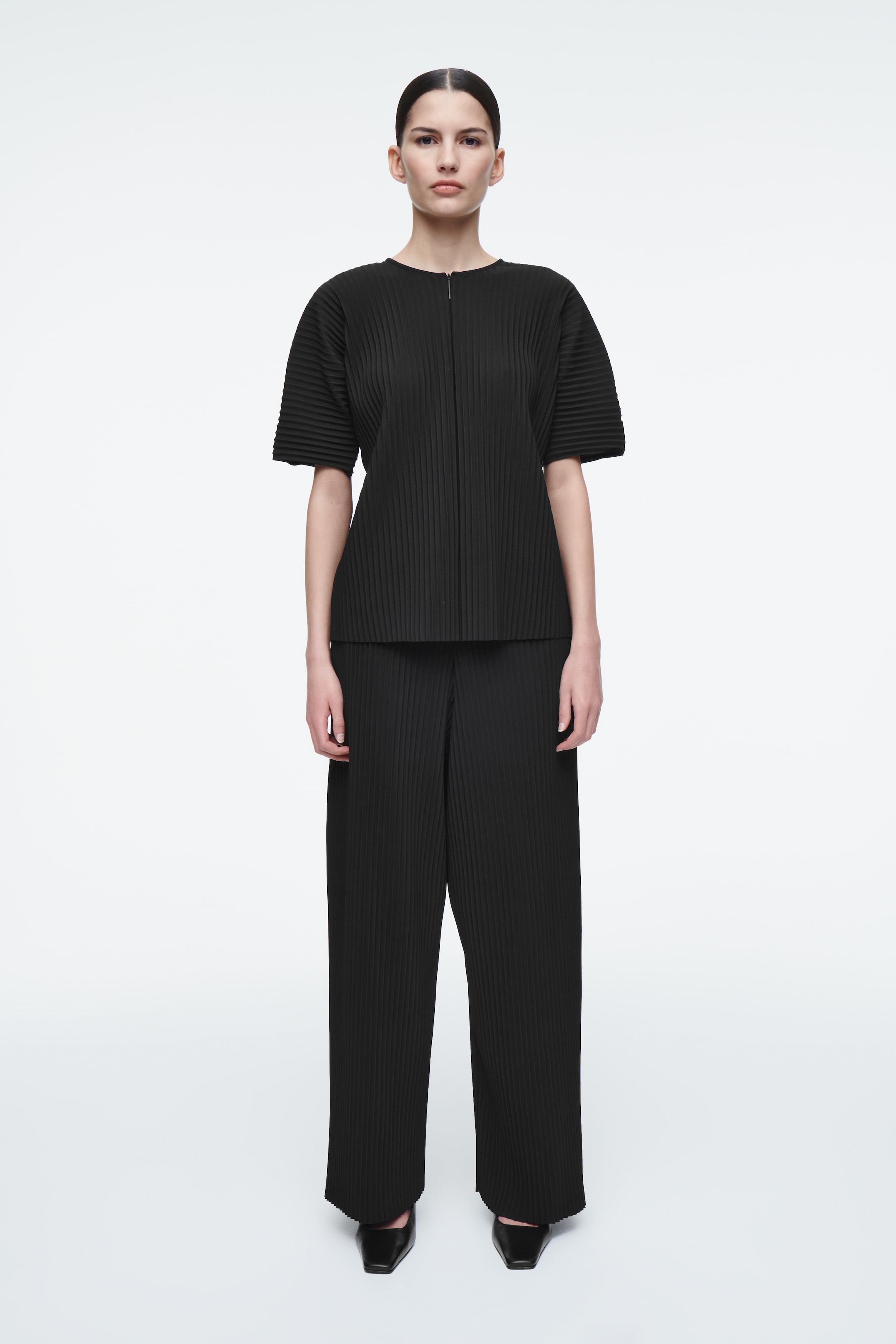 Grösseres Bild ansehen: PLISSIERTE HOSE MIT WEITEM BEIN - SCHWARZ - DAMEN | H&M CH 2