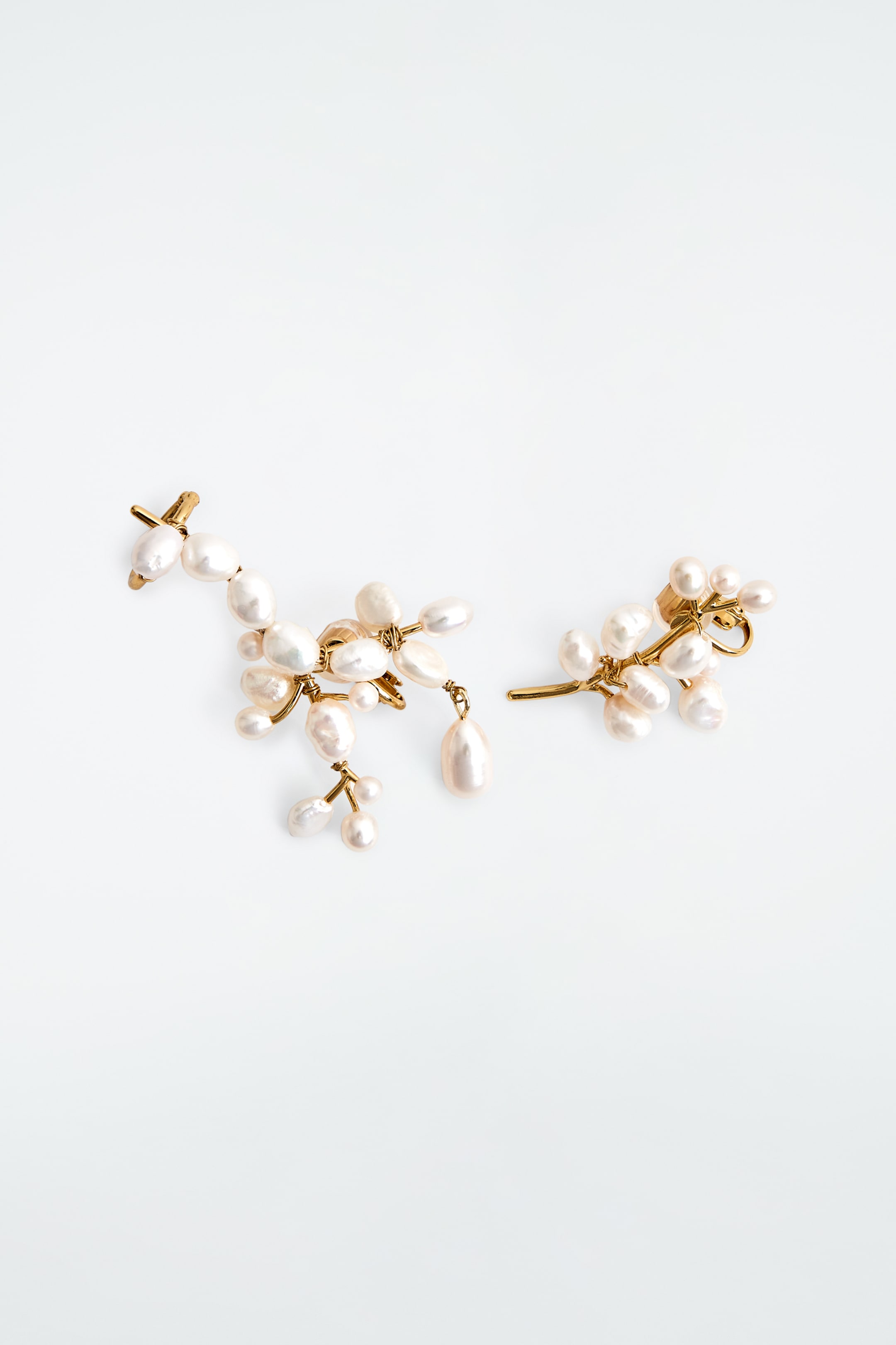 Ingrandisci l'immagine: FRESHWATER PEARL CLIMBER EARRINGS - GOLD - DONNA | H&M CH 1