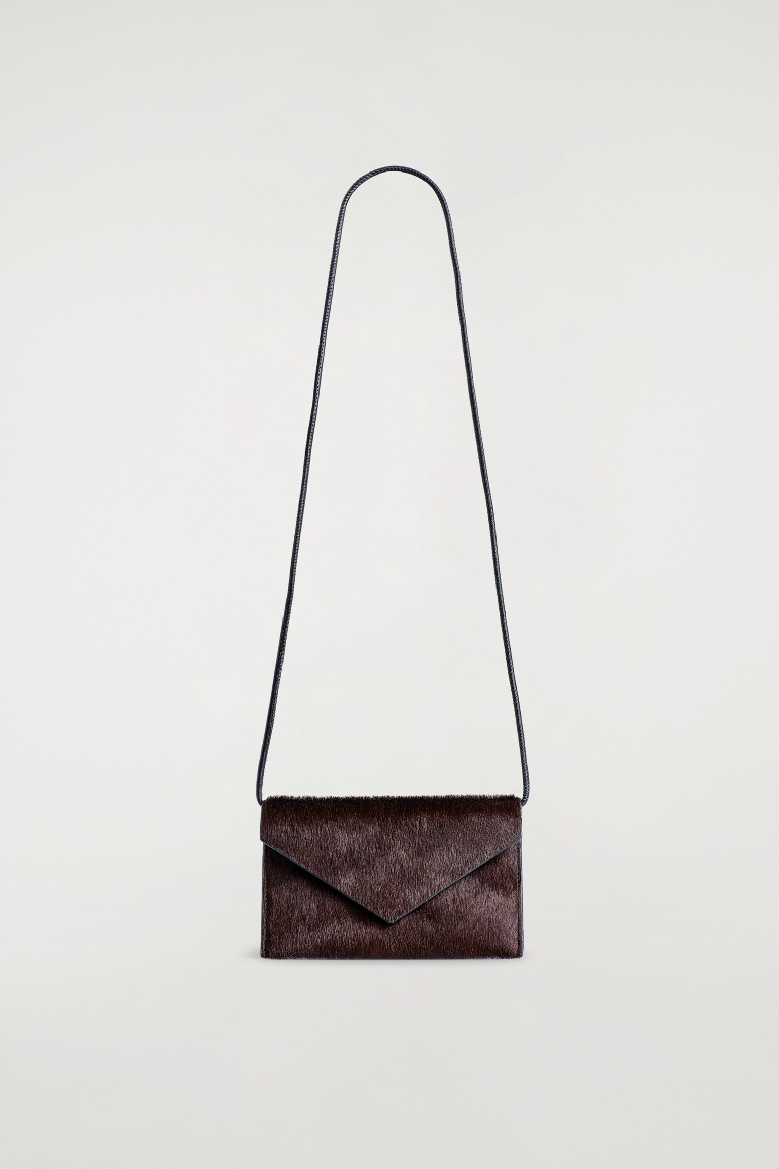BOLSO PARA TELÉFONO - PIEL 'PONY HAIR' - MARRÓN OSCURO - 2