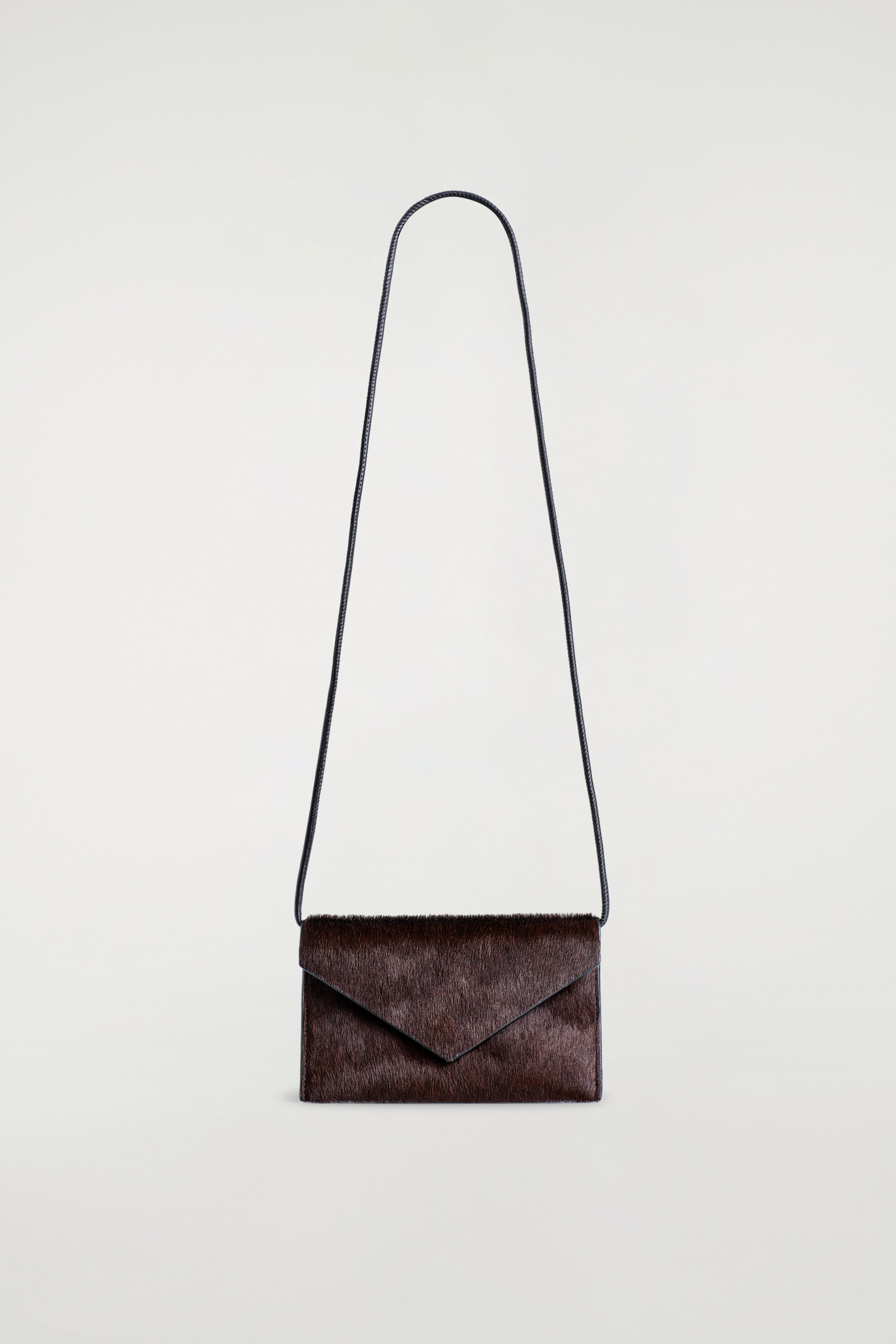 Grotere afbeelding bekijken: SCHOUDELTAS VOOR TELEFOON - PONYHAARLEER - DONKERBRUIN - DAMES | H&M BE 2