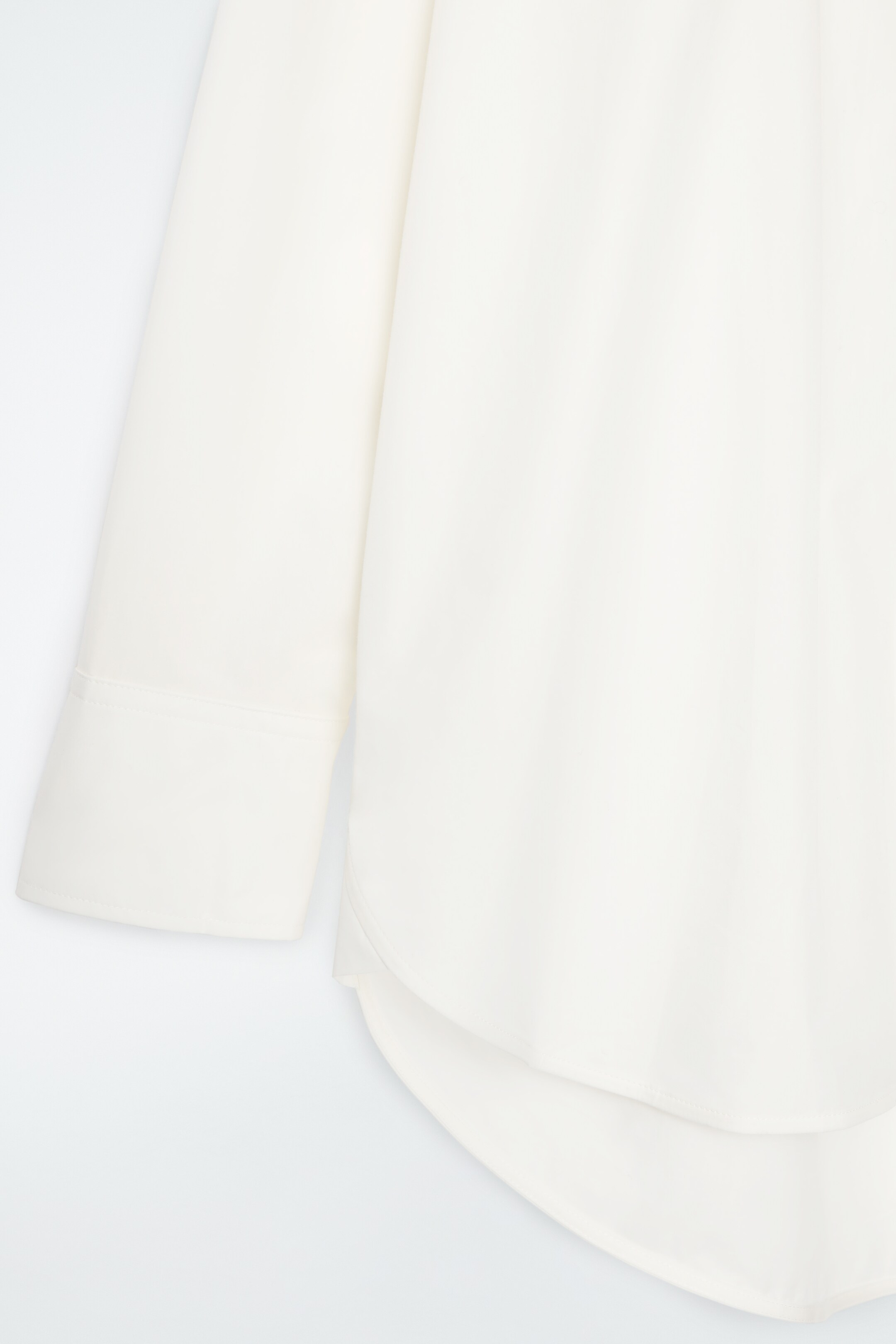 Ingrandisci l'immagine: OVERSIZED CURVED-HEM SHIRT - WHITE | H&M CH 2