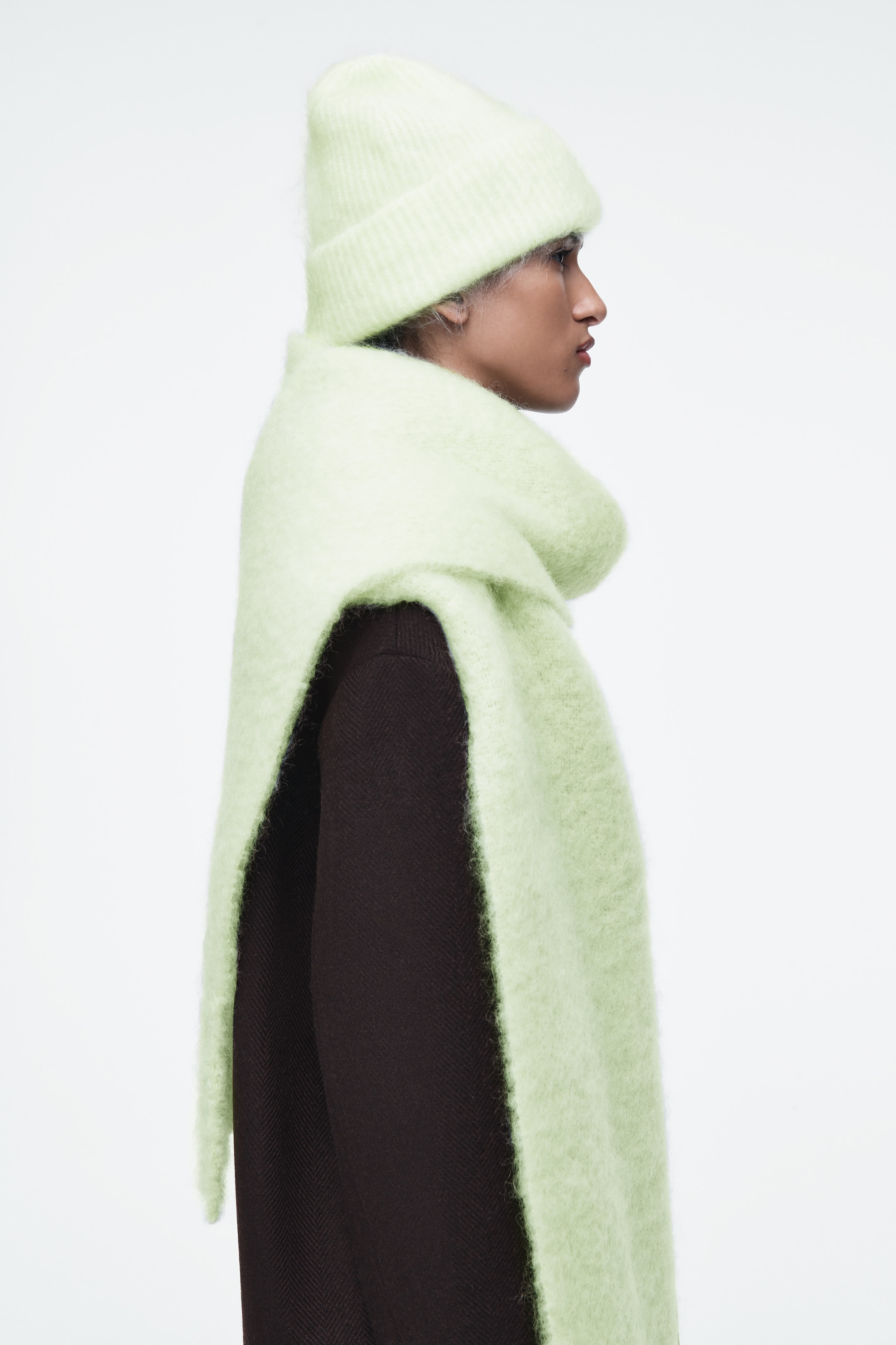 Grotere afbeelding bekijken: GEFRANJERDE GEBORSTELDE MOHAIR SJAAL - PISTACHE - DAMES | H&M BE 2