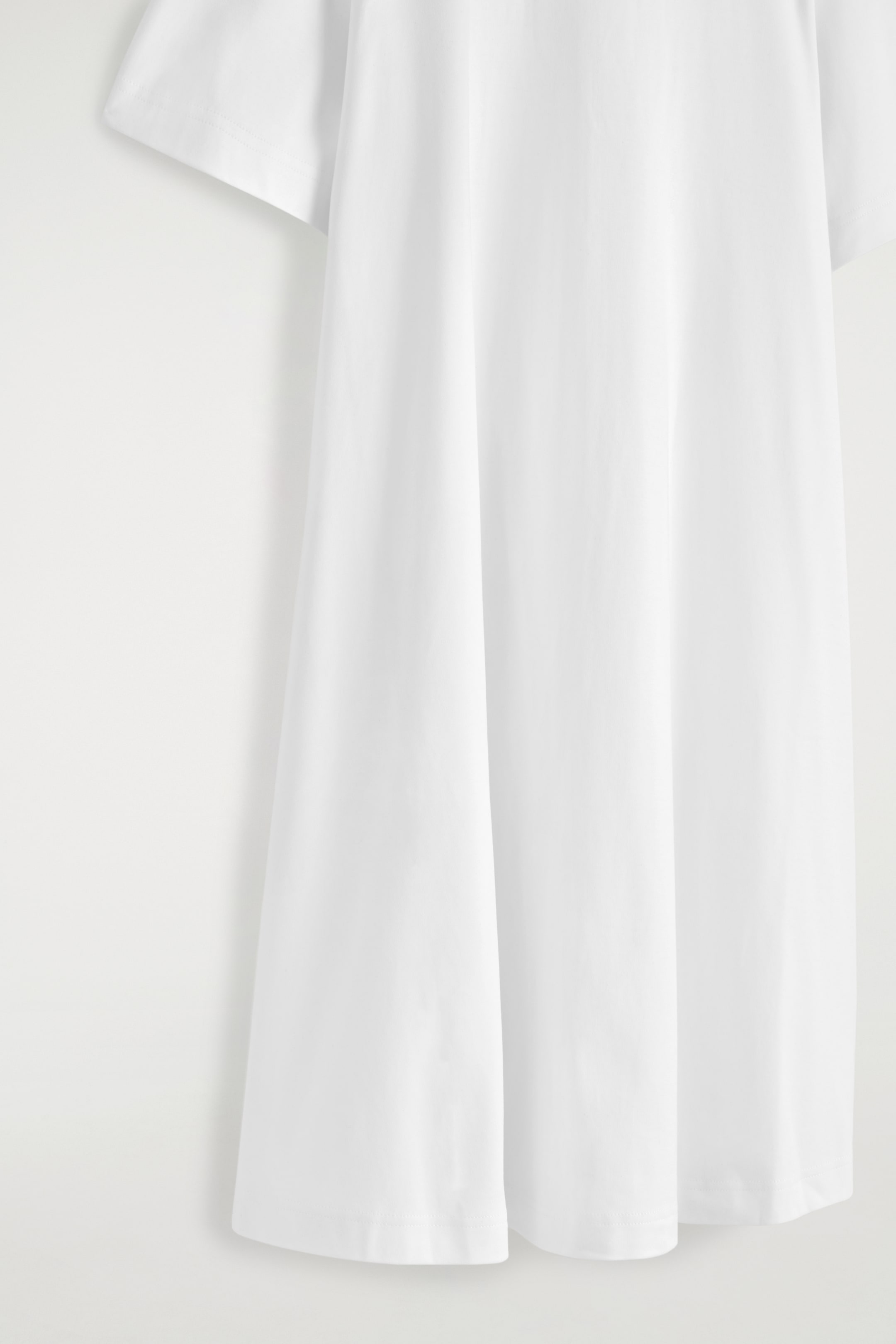 Größeres Bild anzeigen: KURZES T-SHIRT-KLEID IN A-LINIE - WEISS - Ladies | H&M AT 7