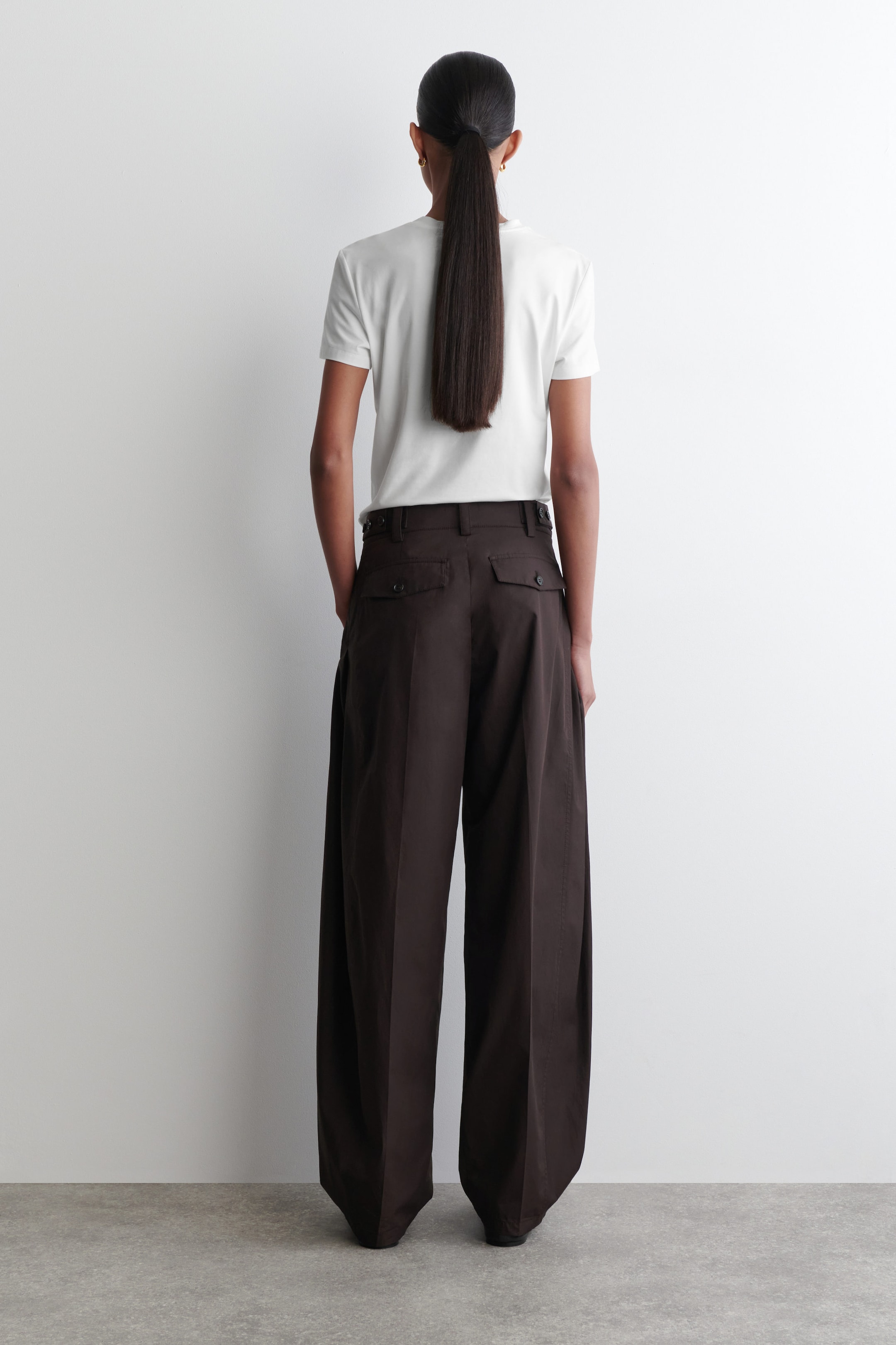 PLEATED COTTON BARREL-LEG TROUSERS