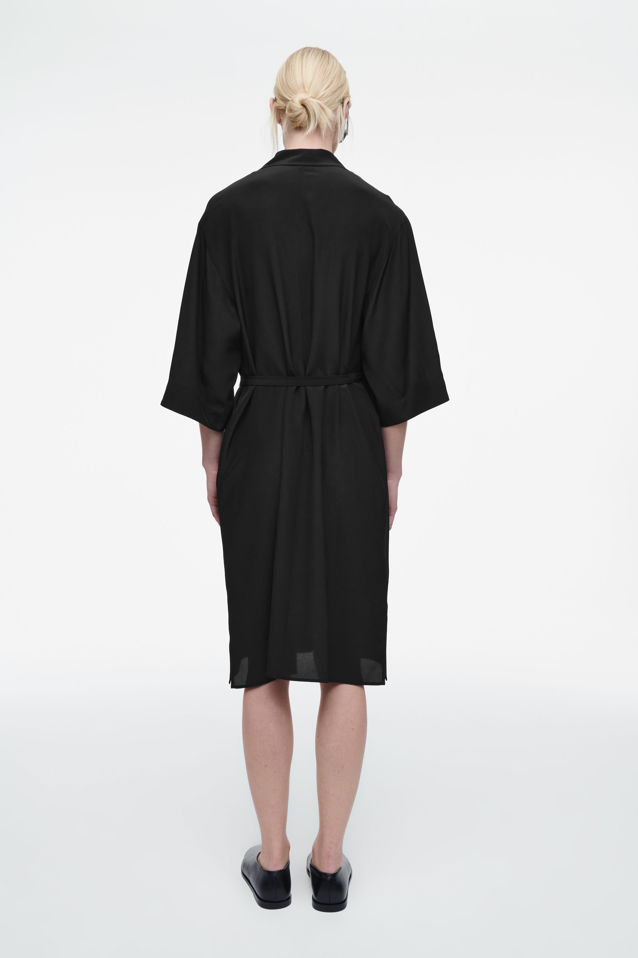 VESTIDO CAMISERO DE SEDA CON CINTURÓN