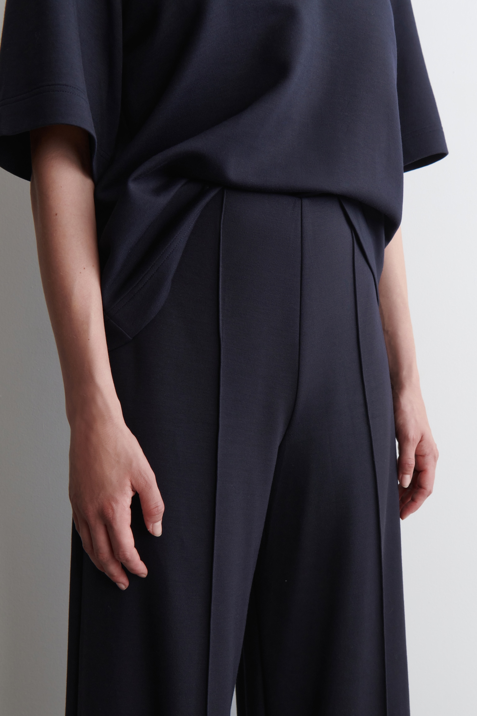 HOSE AUS MODAL MIT WEITEM BEIN - NAVYBLAU - 4