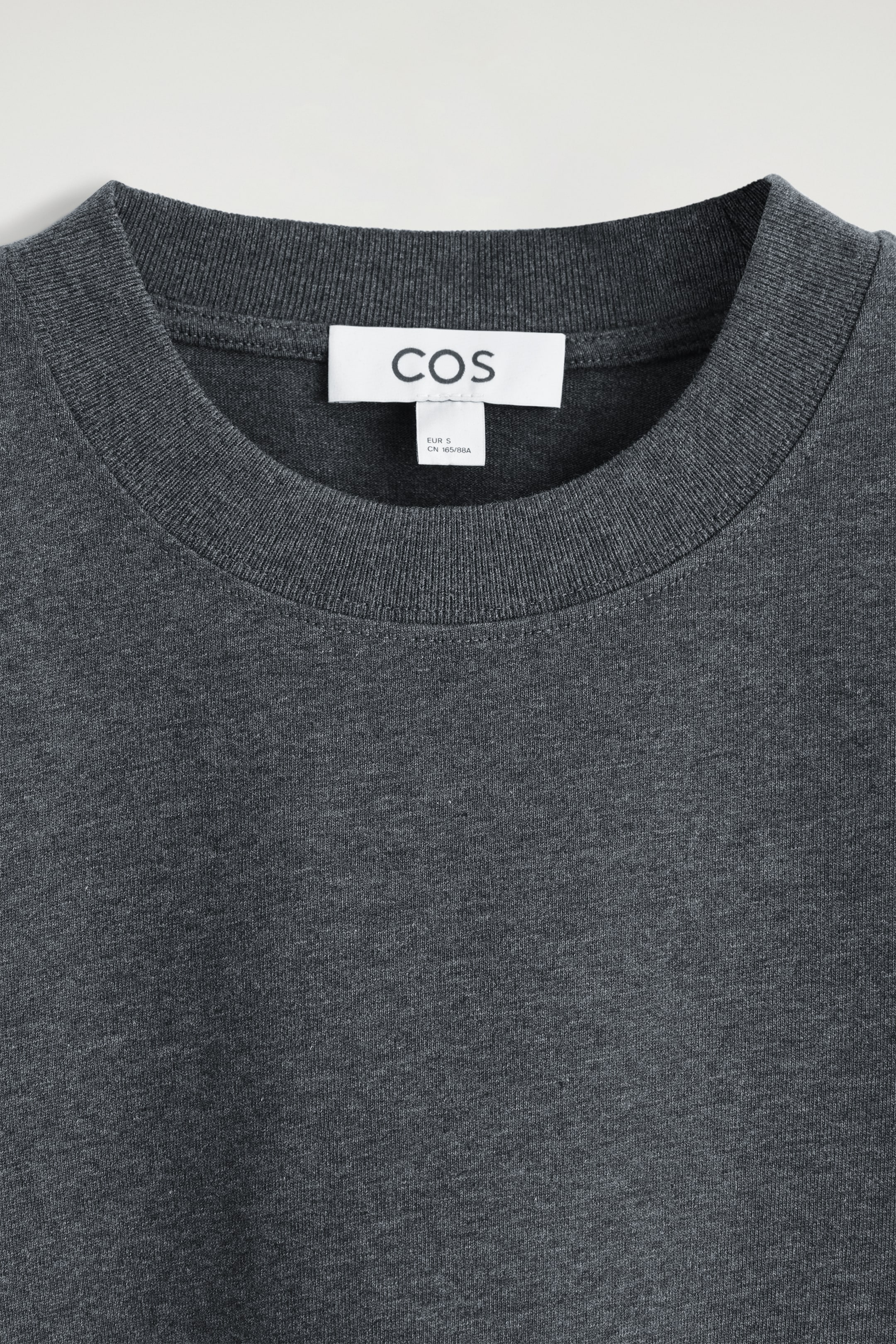 Ingrandisci l'immagine: CLEAN CUT REGULAR T-SHIRT - CHARCOAL MÉLANGE - DONNA | H&M CH 6