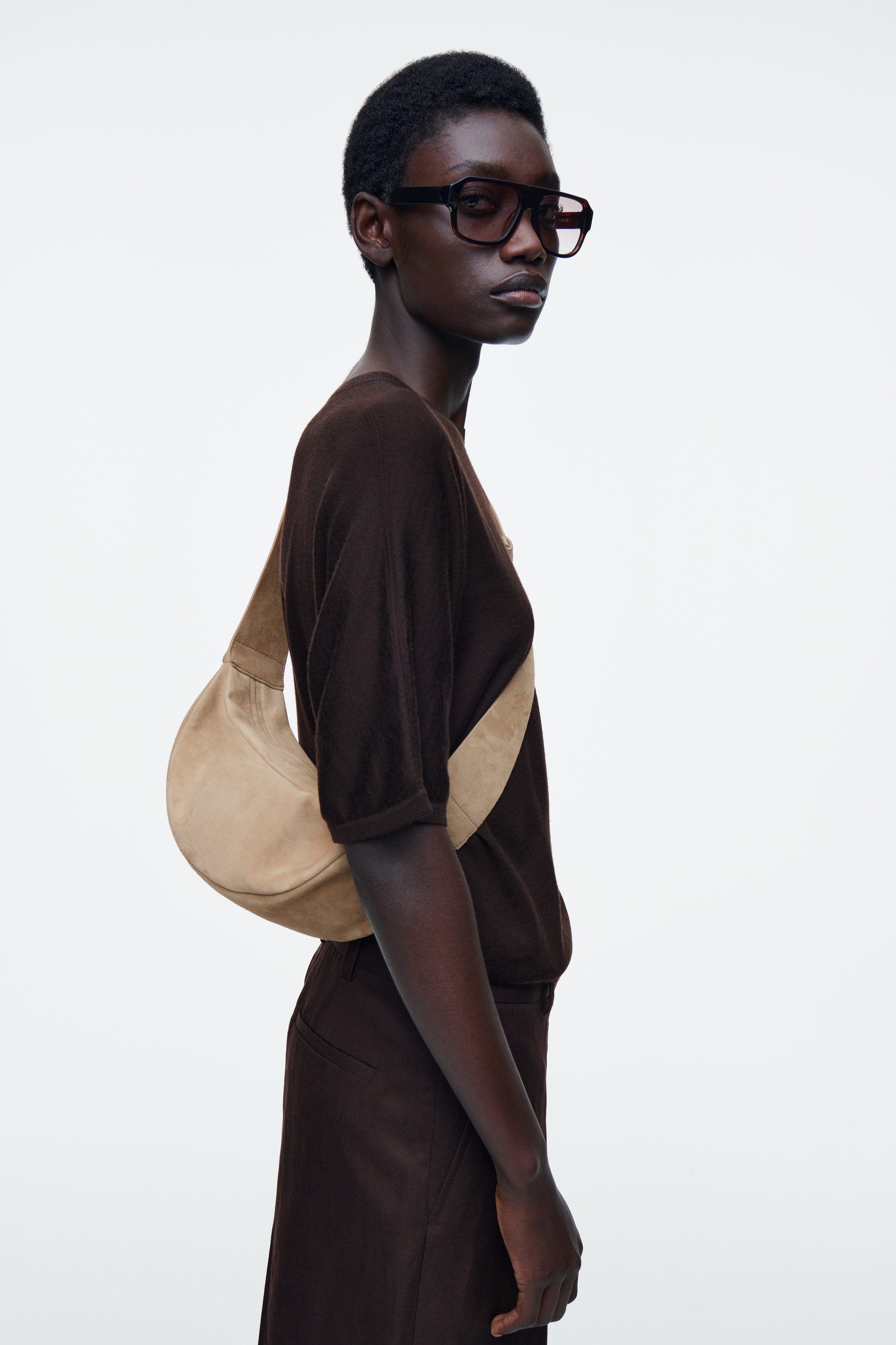 バッグ COS Swing Crossbody Bag SWING CROSSBODY BAG - LEATHER - BLACK | COS