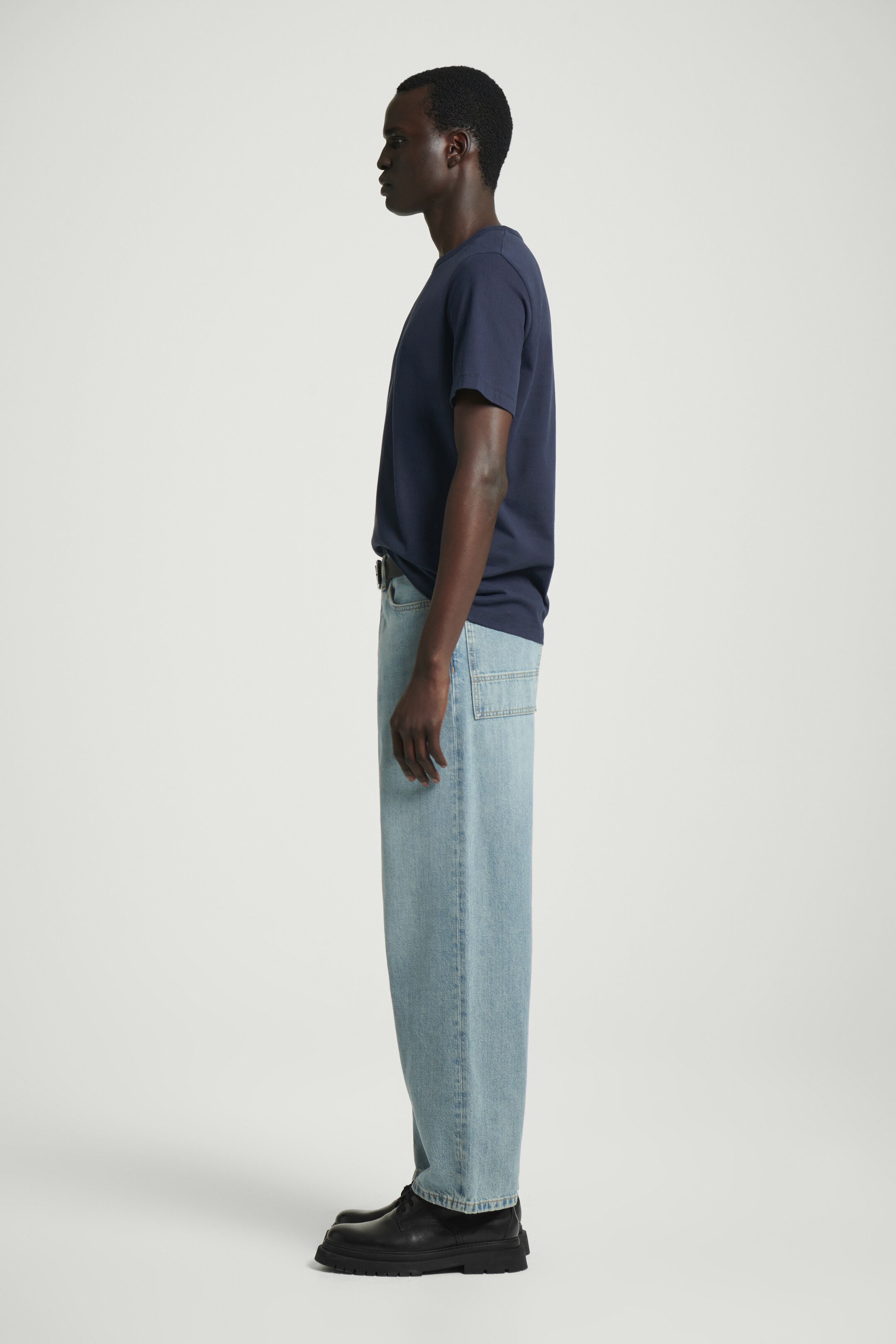 Größeres Bild ansehen: T-SHIRT AUS GEBÜRSTETER BAUMWOLLE - Navyblau - Men | H&M DE 2