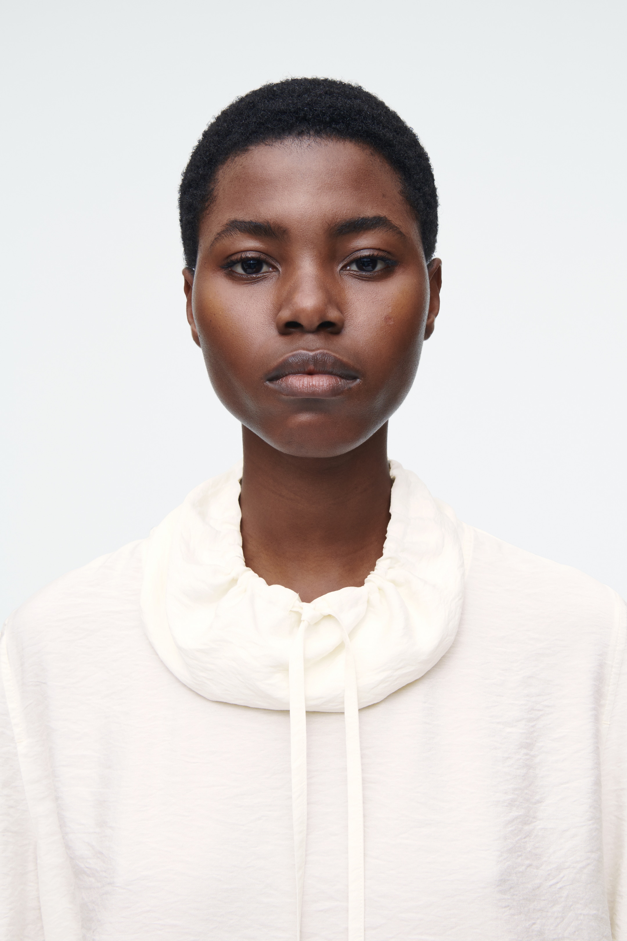 Visualizza immagine più grande: CAMICETTA CON COLLO A IMBUTO E COULISSE - AVORIO - DONNA | H&M IT 5