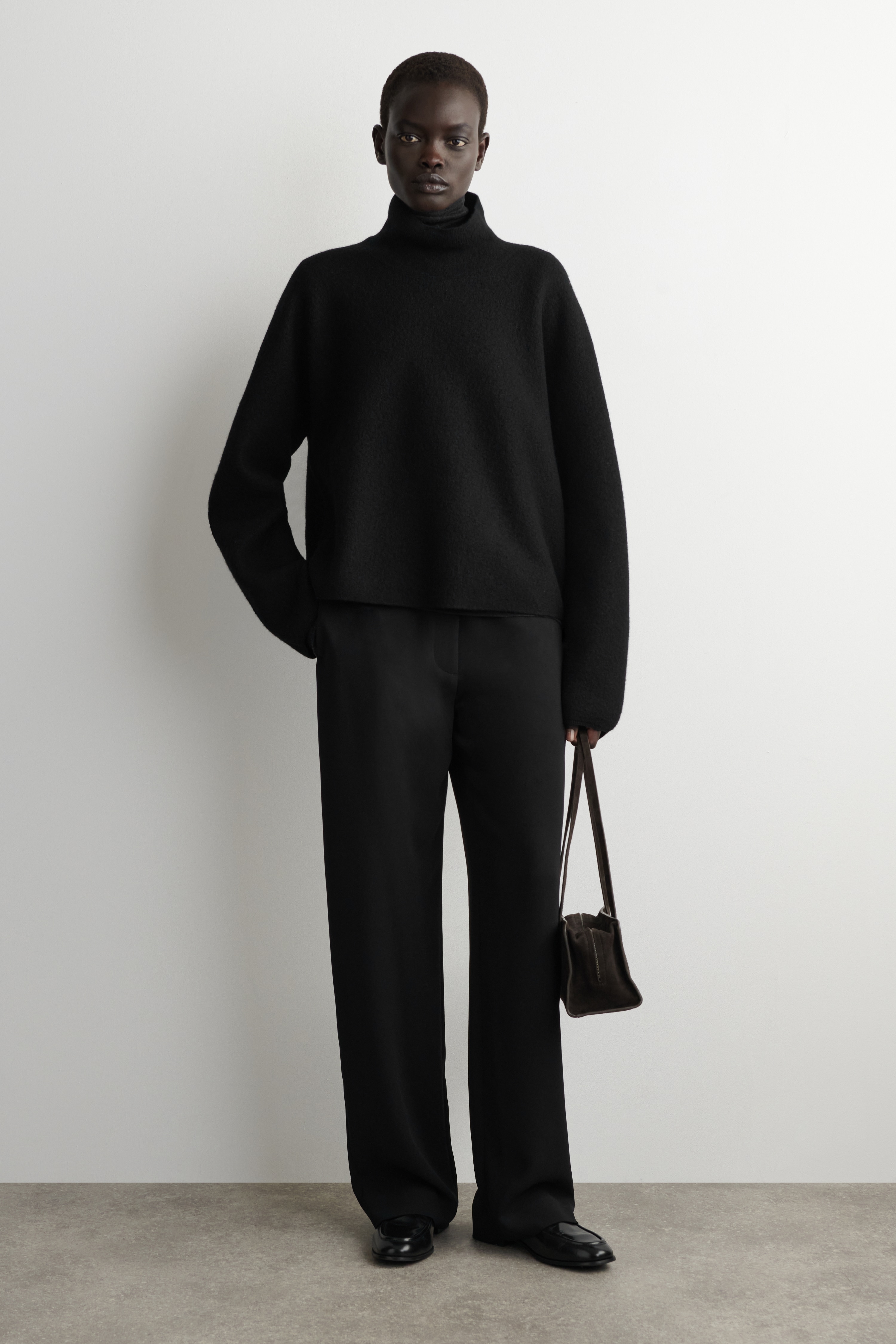 TAILORED STRAIGHT-LEG TROUSERS - ZWART