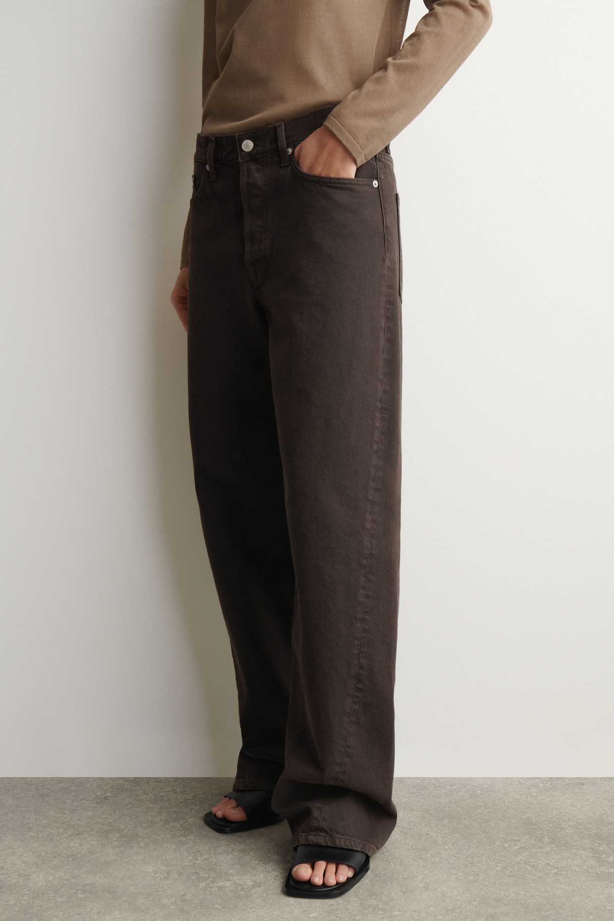FACADE STRAIGHT-LEG JEANS — BROWN