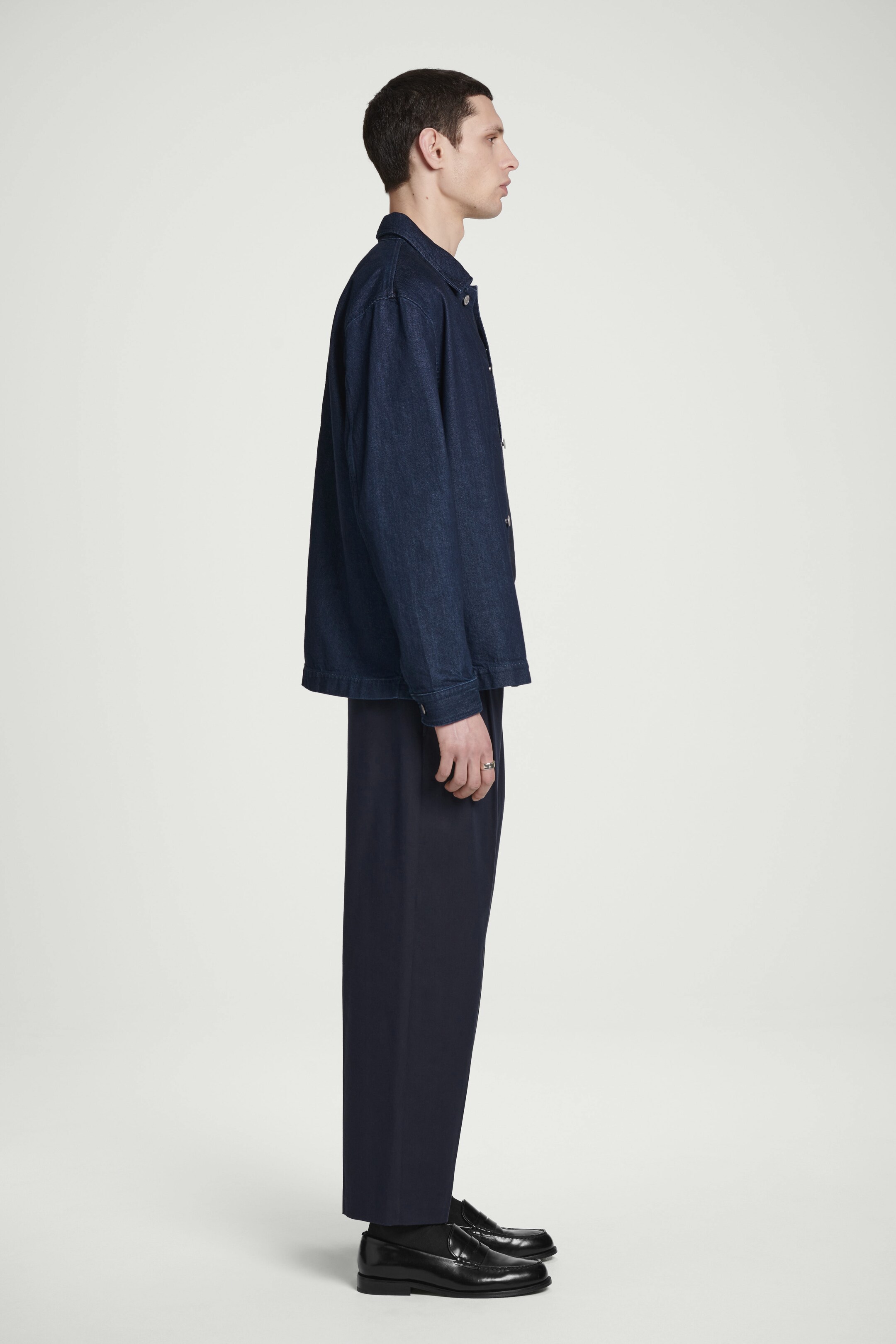 View larger image: RELAXED PLEATED COTTON TAPERED TROUSERS - NAVY - Men | H&M GB 3