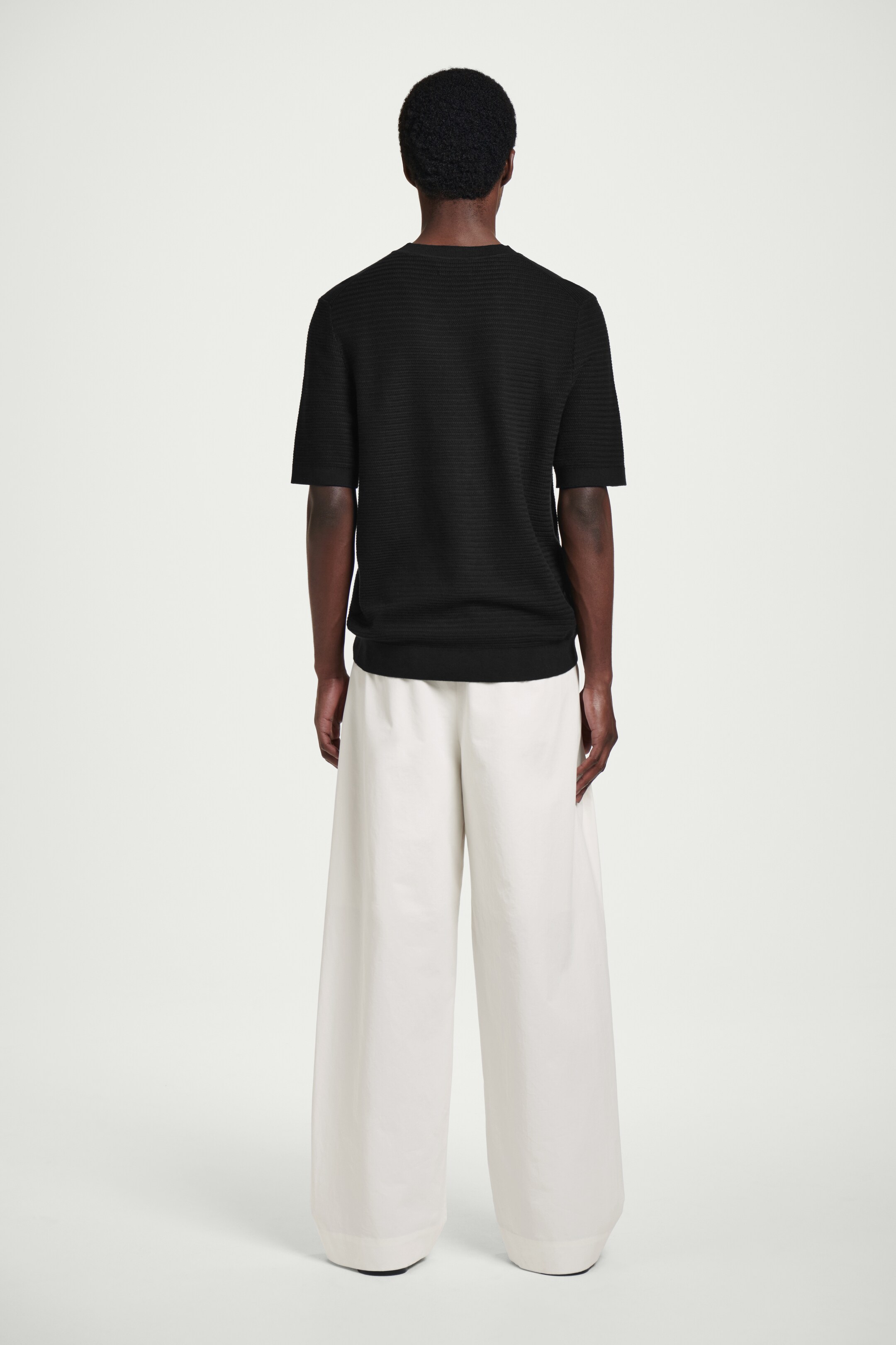 Agrandir l'image: T-SHIRT EN MAILLE DE COTON TEXTURÉE - NOIR - HOMME | H&M CH 5