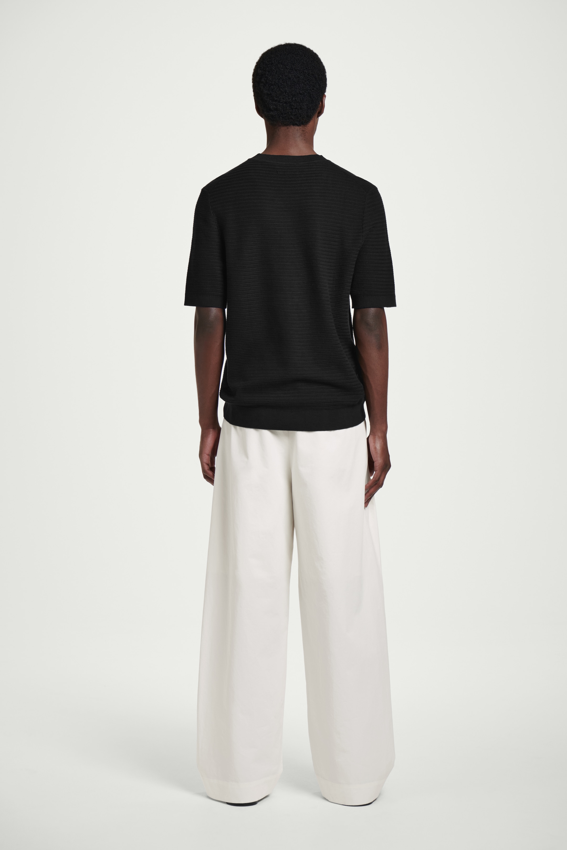 Größeres Bild anzeigen: STRUKTURIERTES T-SHIRT AUS BAUMWOLLE - SCHWARZ - Men | H&M AT 5