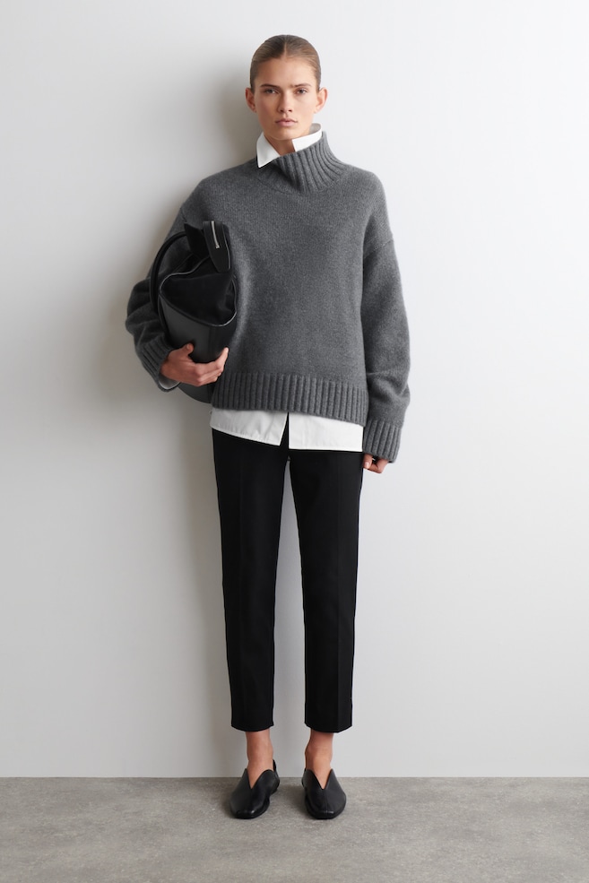 SLIM-LEG CROPPED TROUSERS — BLACK