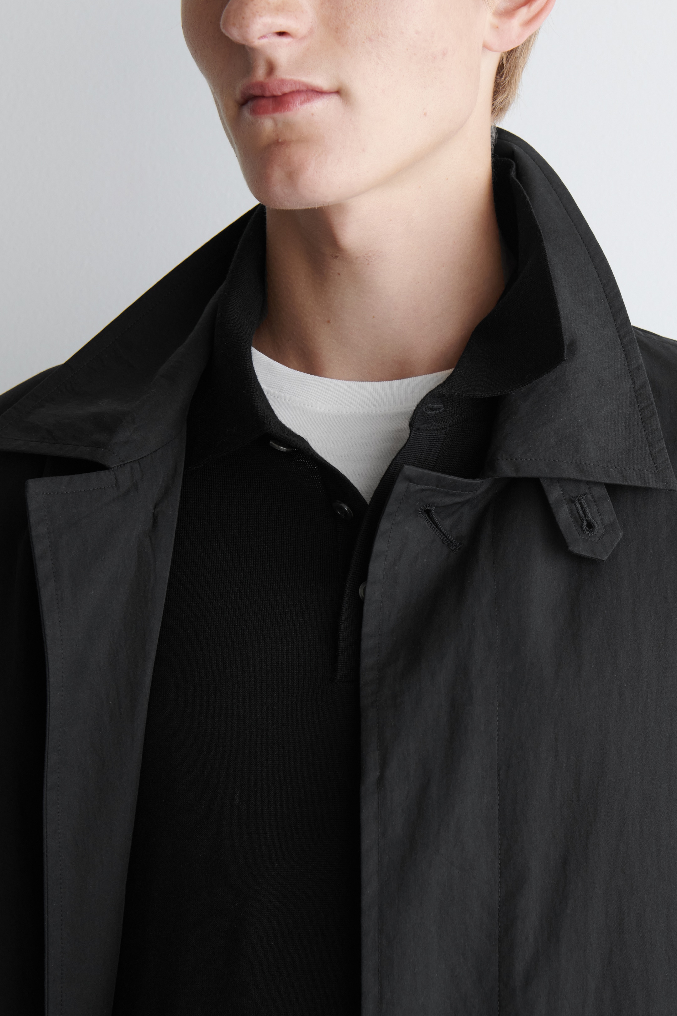 Grösseres Bild ansehen: SCHMAL GESCHNITTENES POLOSHIRT AUS MERINOWOLLE - SCHWARZ - HERREN | H&M CH 3