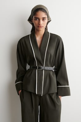 CONTRAST-PIPED BELTED WRAP TOP — DARK GREEN 1