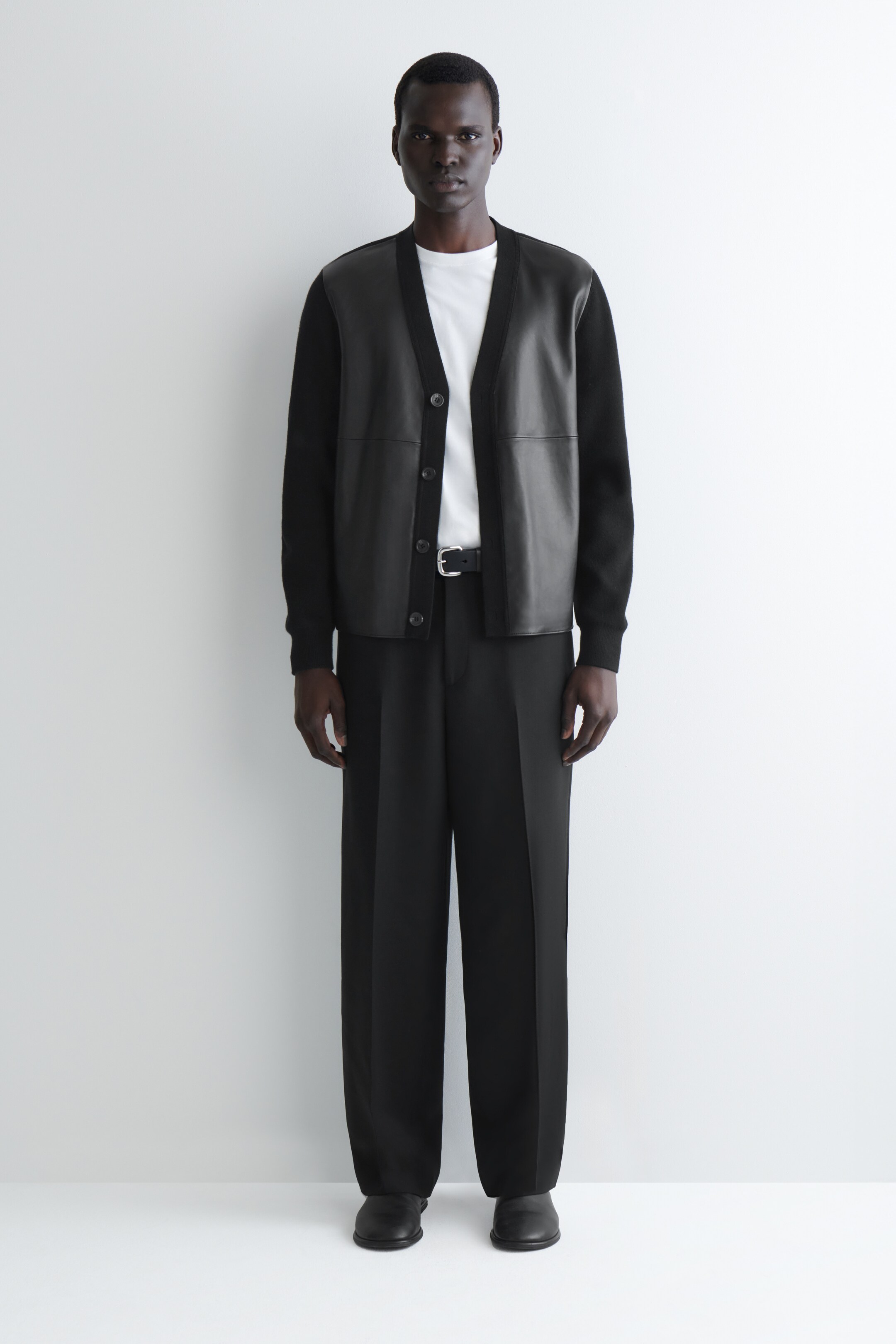 Agrandir l'image: CARDIGAN EN MAILLE DE LAINE À PANNEAUX EN CUIR - NOIR - HOMME | H&M CH 2