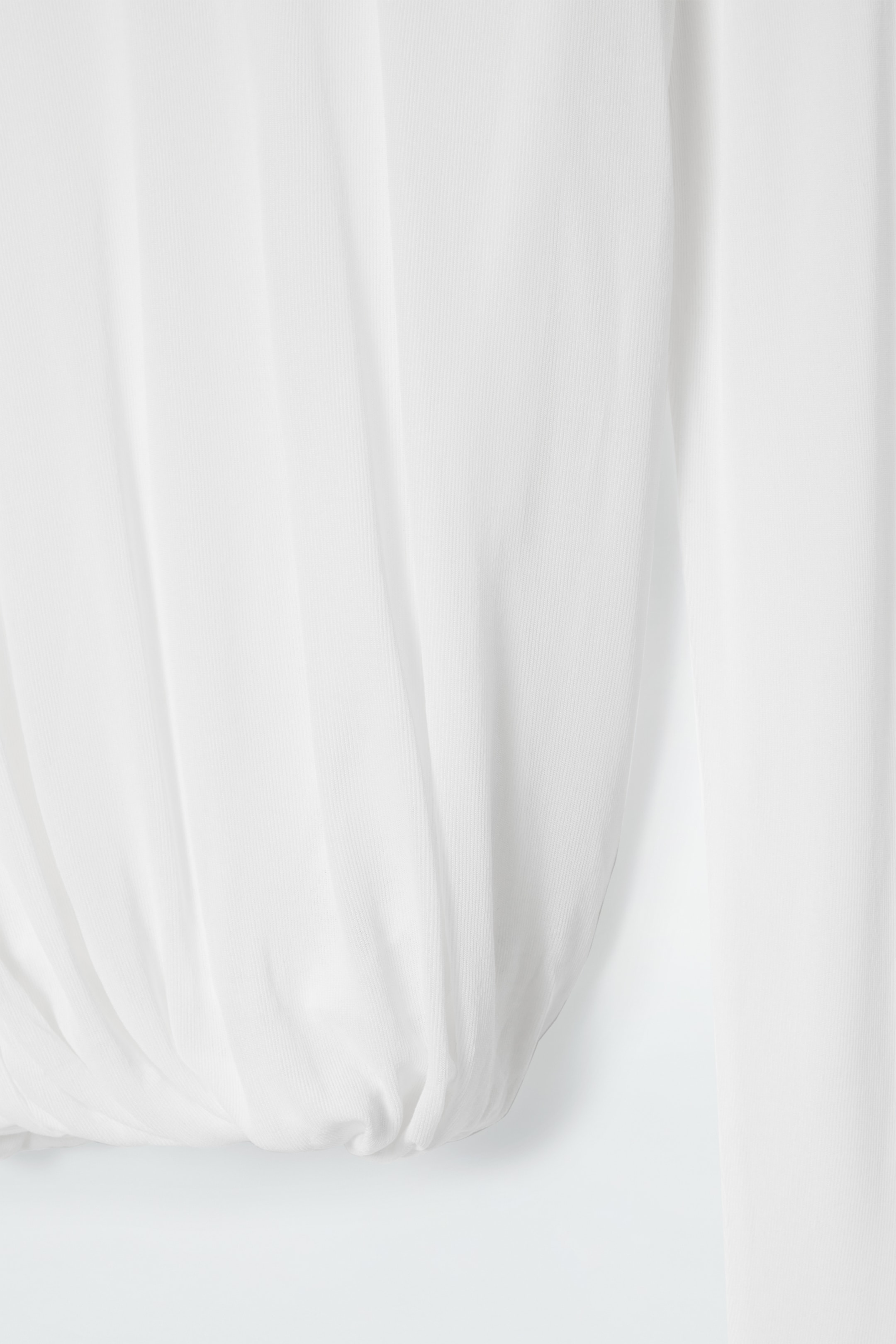 Grösseres Bild ansehen: OBERTEIL AUS SEIDE MIT GEDREHTEM SAUM - WEISS - DAMEN | H&M CH 2