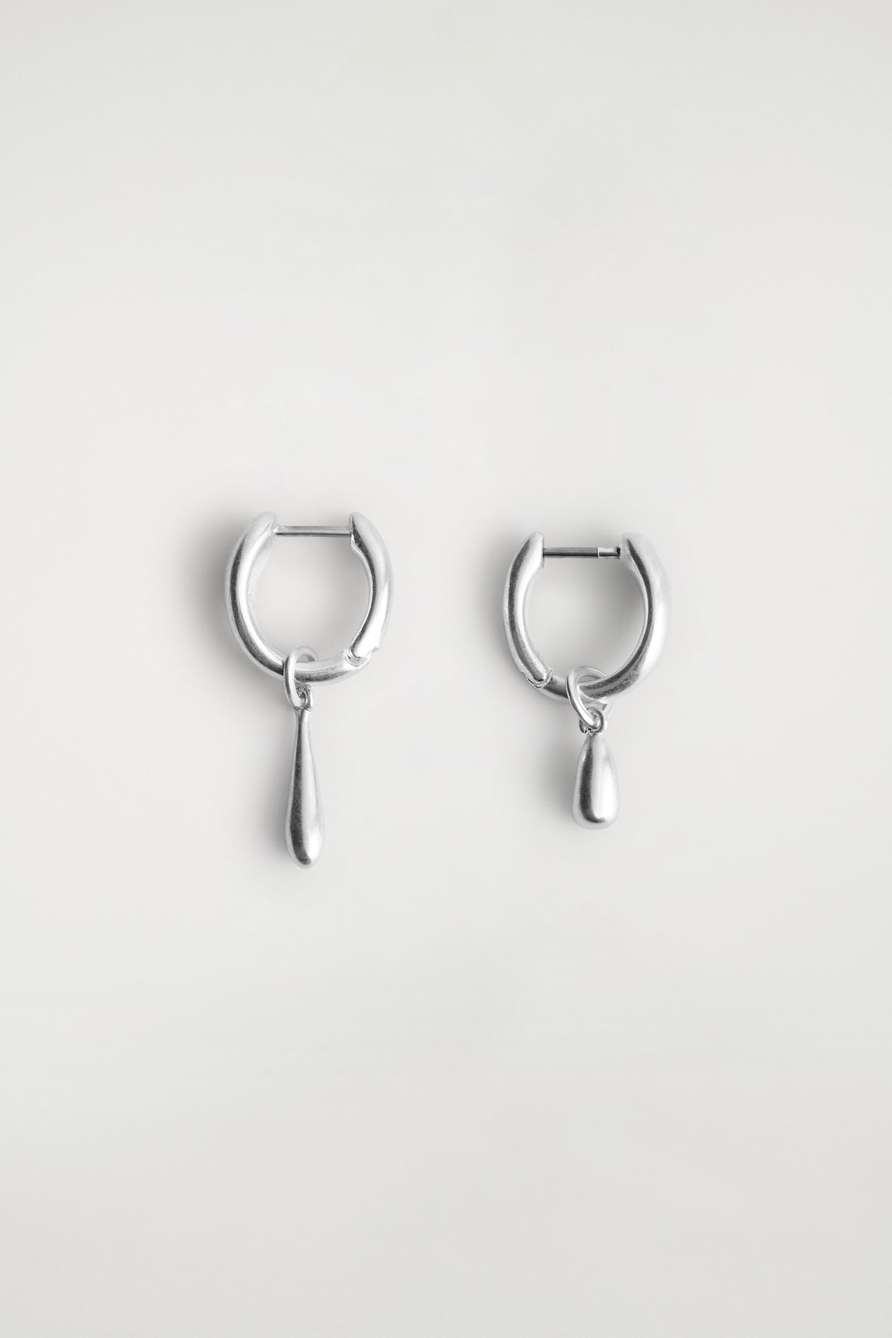 MISMATCHED TEARDROP HOOP EARRINGS — SILVER