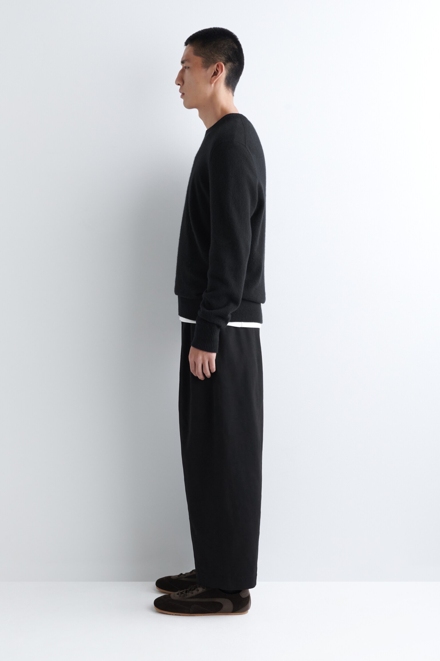 VERKÜRZTE HOSE AUS BAUMWOLLE MIT BARREL-BEIN - SCHWARZ/BEIGE - 3