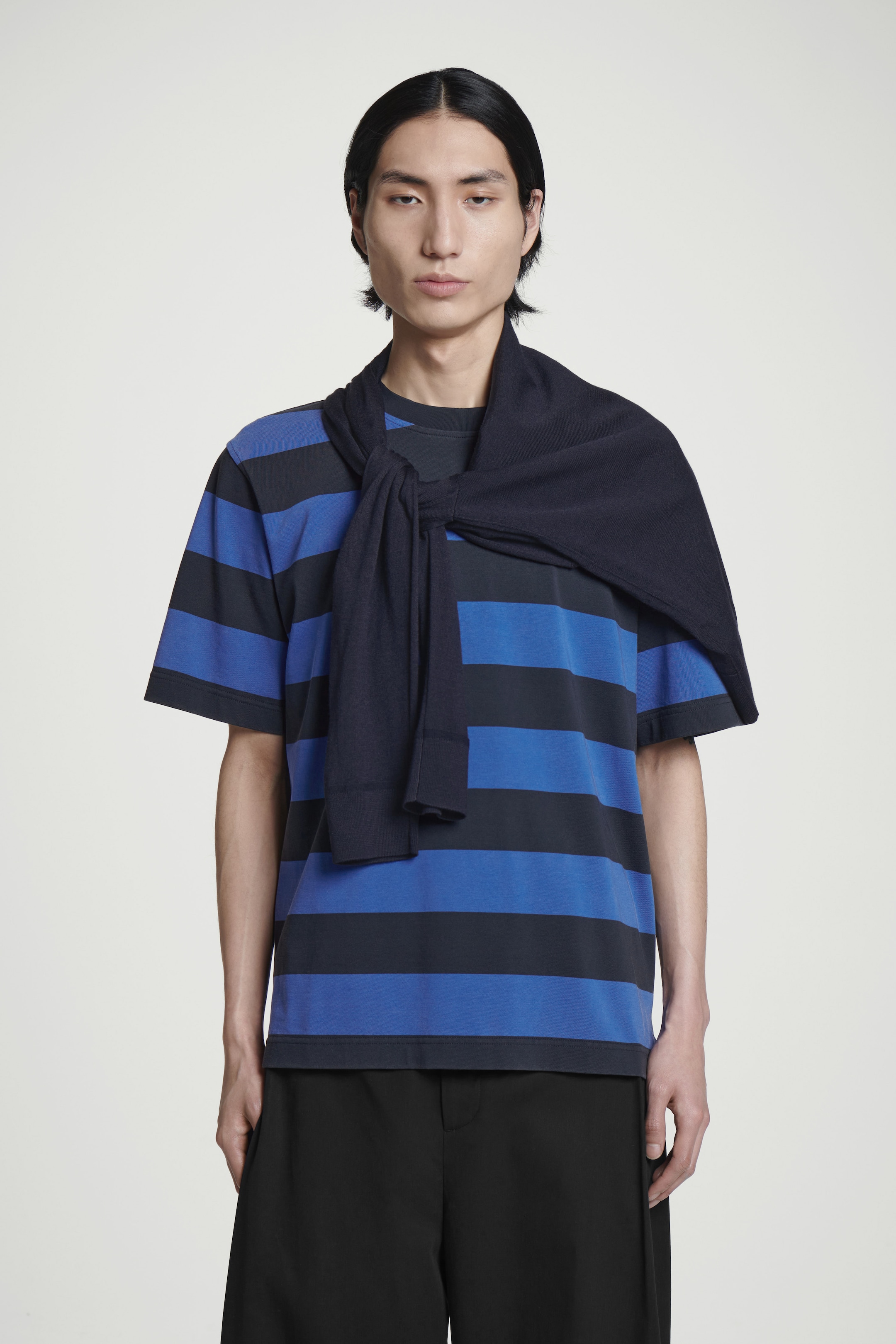 Visualizza immagine più grande: T-SHIRT IN COTONE A RIGHE TAGLIO RILASSATO - BLU / RIGHE - UOMO | H&M IT 1