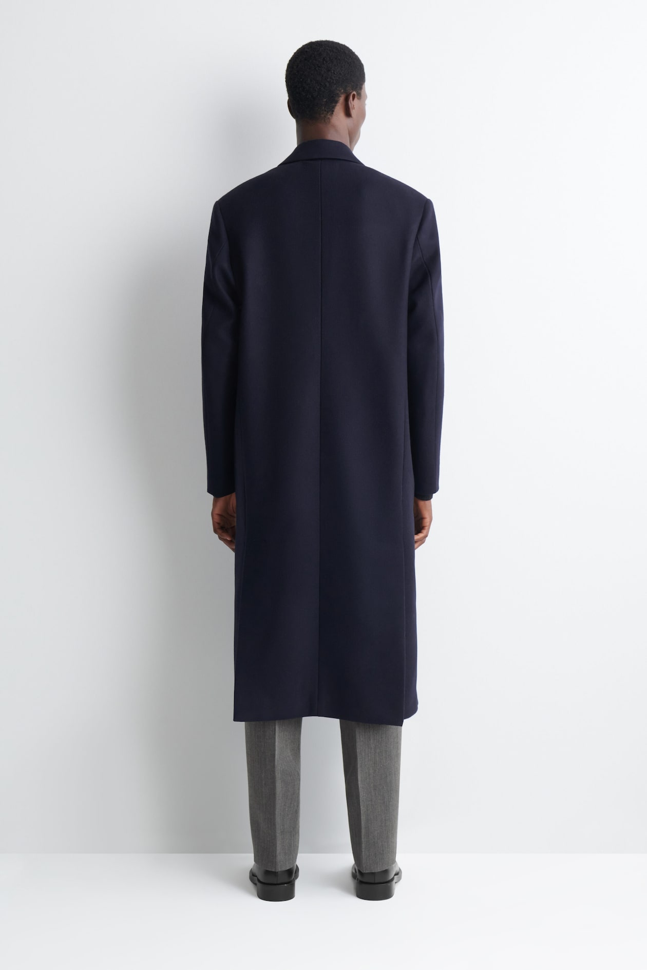 TAILORED WOOL COAT — MIDNIGHT