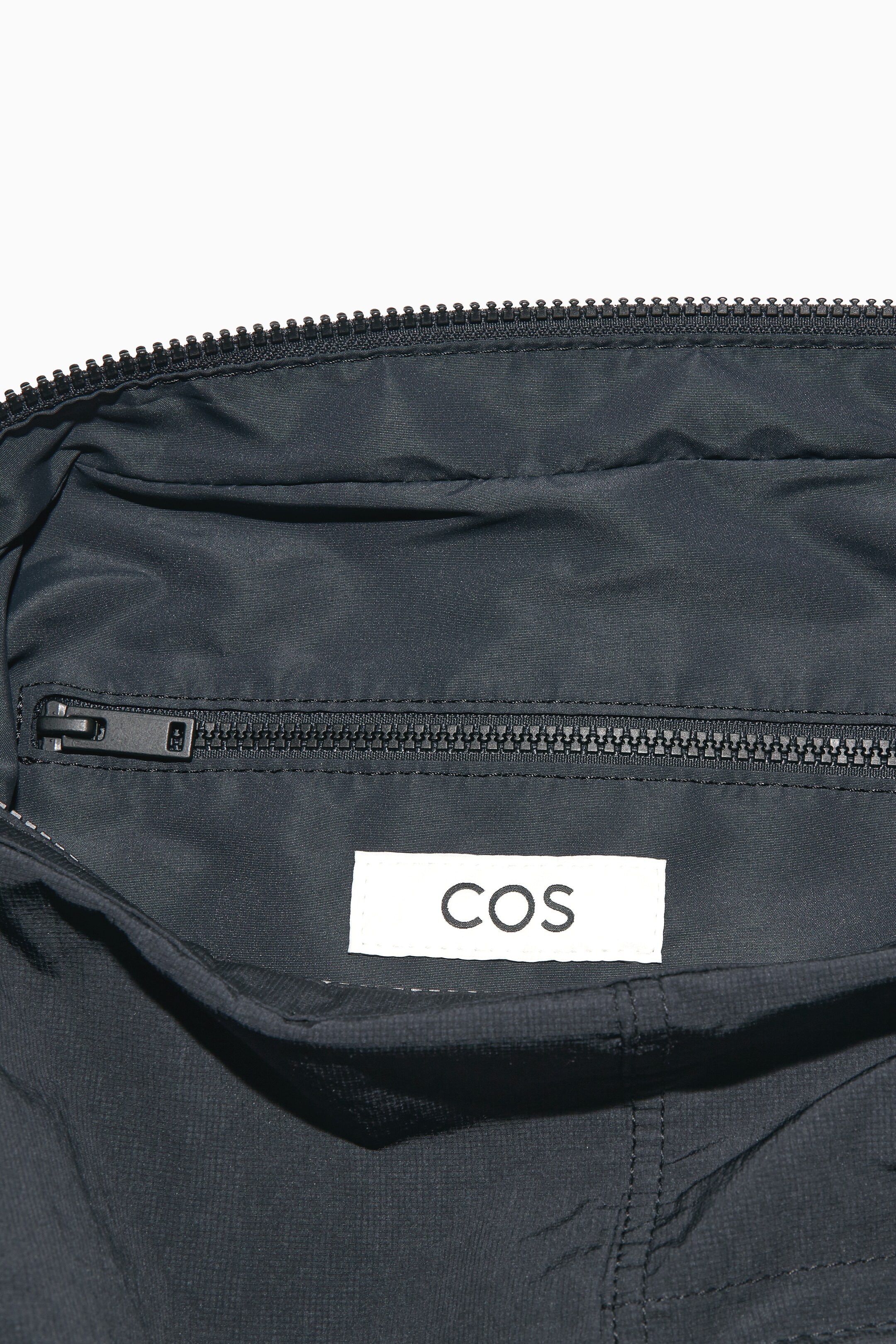 View larger image: SLOUCHY NYLON MESSENGER BAG - NAVY - Men | H&M GB 10