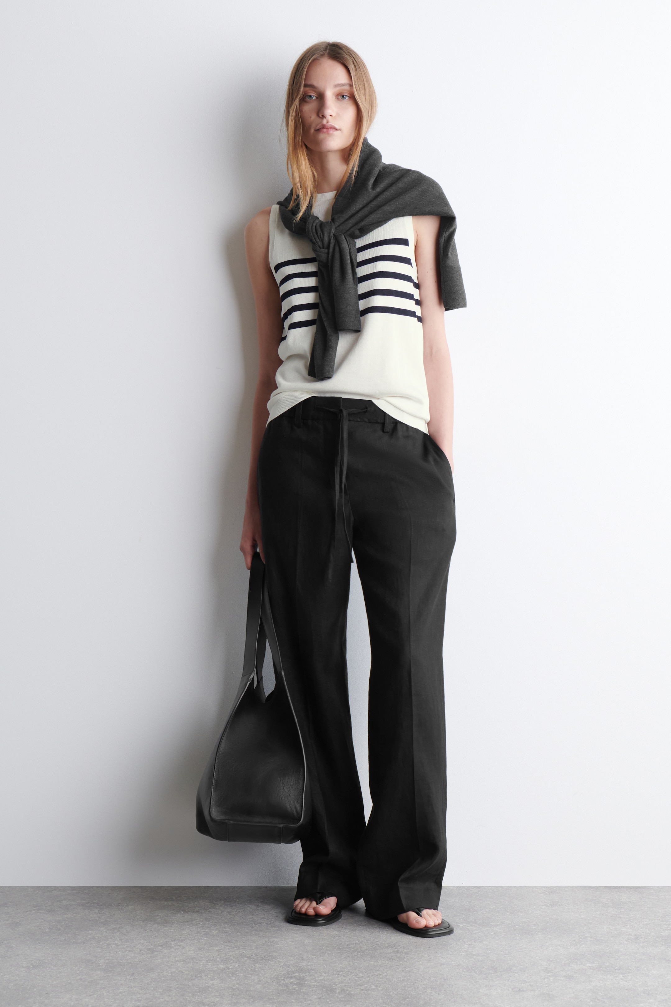 Se større billede: STRIKKET TANKTOP MED STRIBER - HVID / SORT / STRIBET - DAME | H&M DK 4