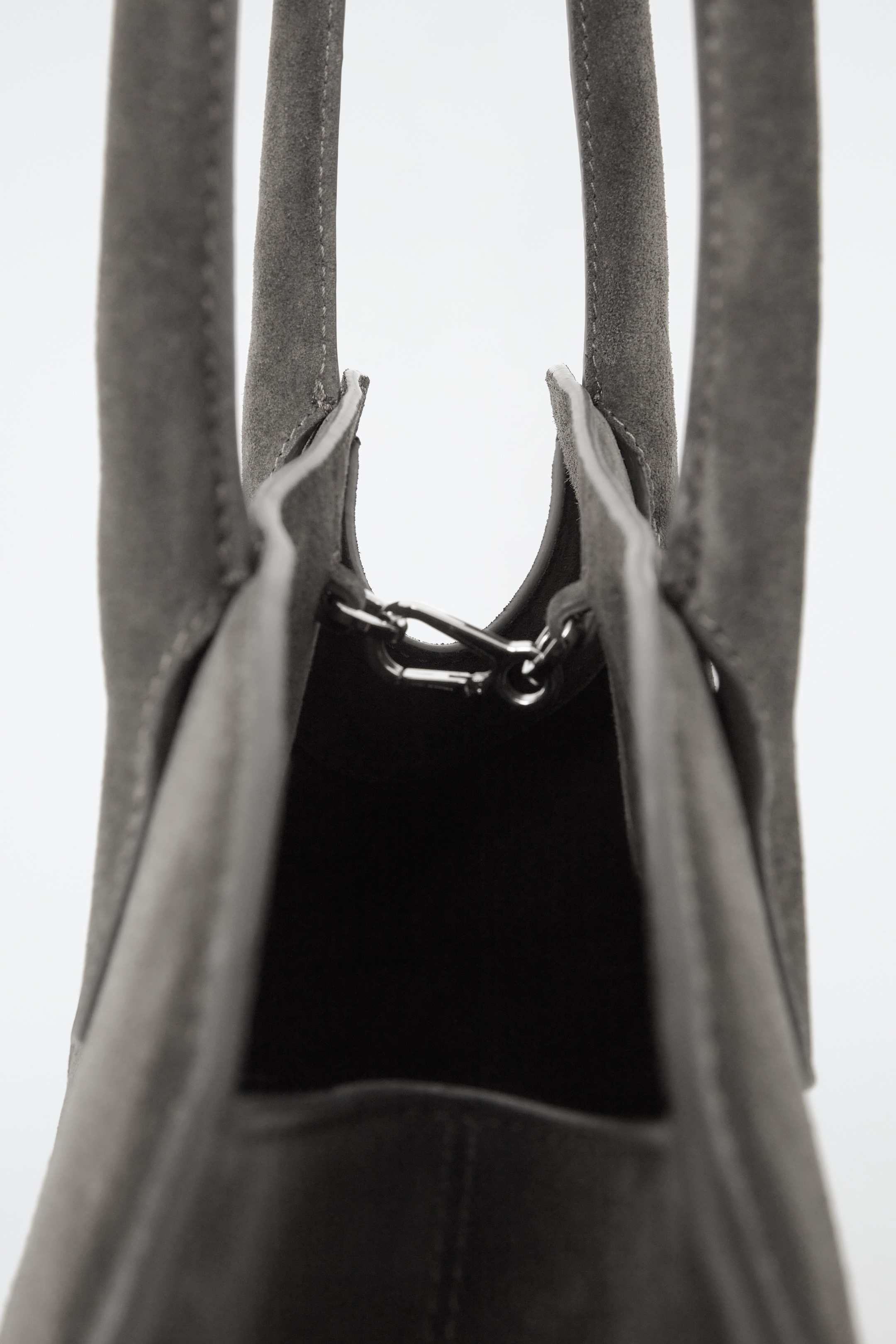 Grösseres Bild ansehen: KLEINE STUDIO BOWLINGTASCHE - LEDER - GRAU - DAMEN | H&M CH 5