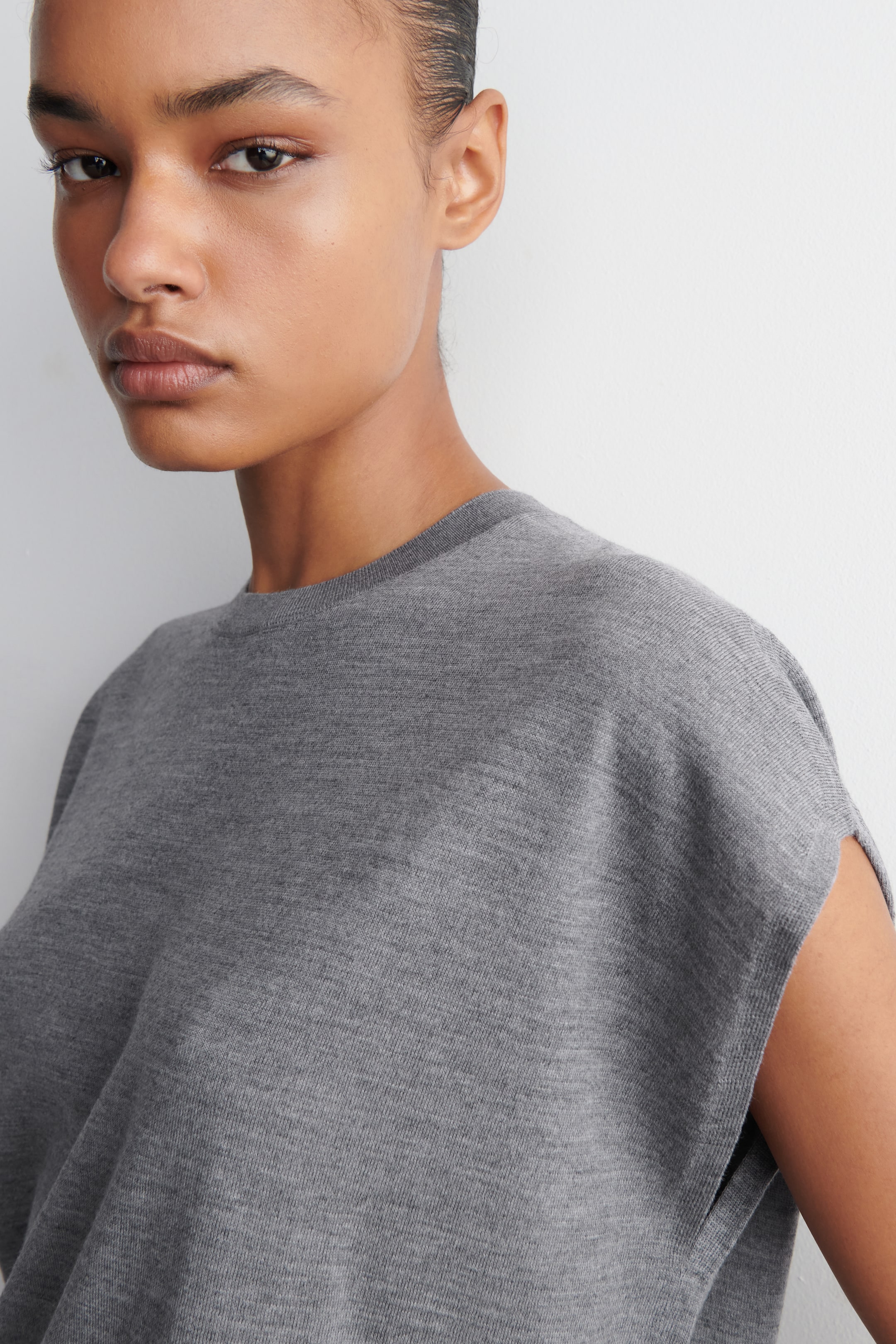 Grösseres Bild ansehen: RUND GESCHNITTENES OBERTEIL AUS MERINOWOLLE - GRAU MELIERT - DAMEN | H&M CH 5